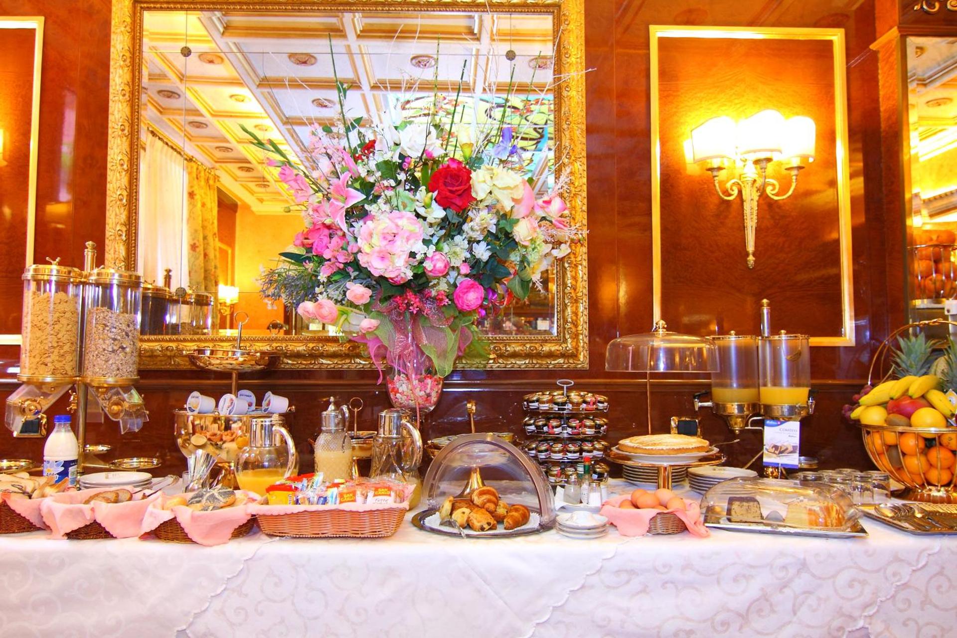 Hotel Vittoria - Photo 112