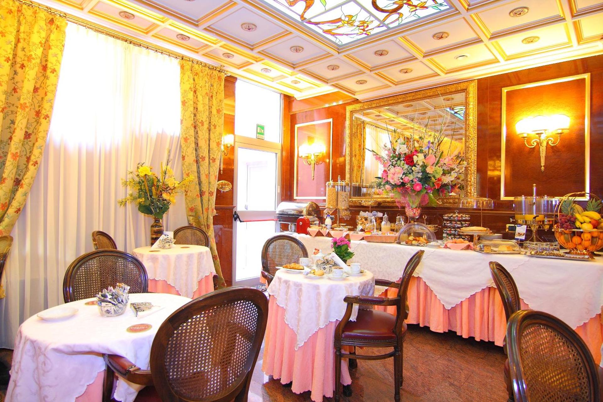 Hotel Vittoria - Photo 111