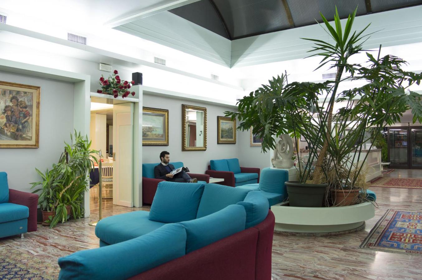 Hotel Alexander - Photo 23