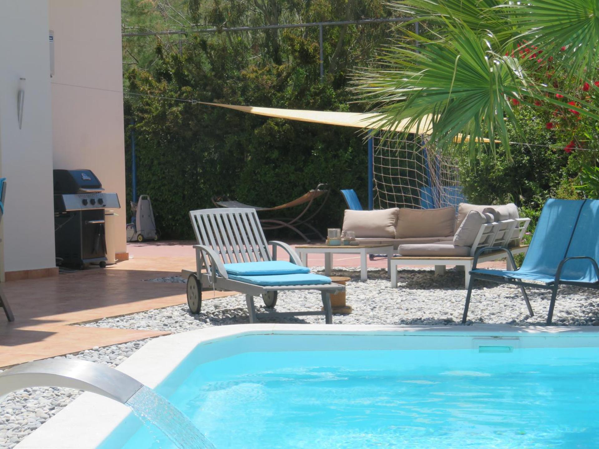 Thimari Sports & Spa with private pool and jacuzzi - Photo 3