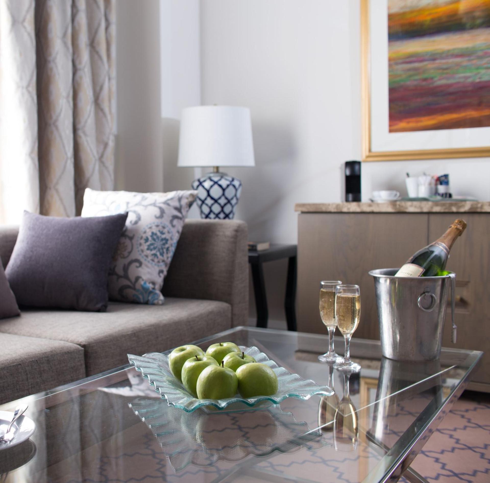 Honeymoon Suite - Photo 3