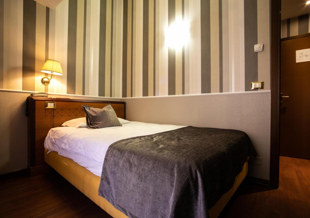 Hotel Astoria - Photo 9