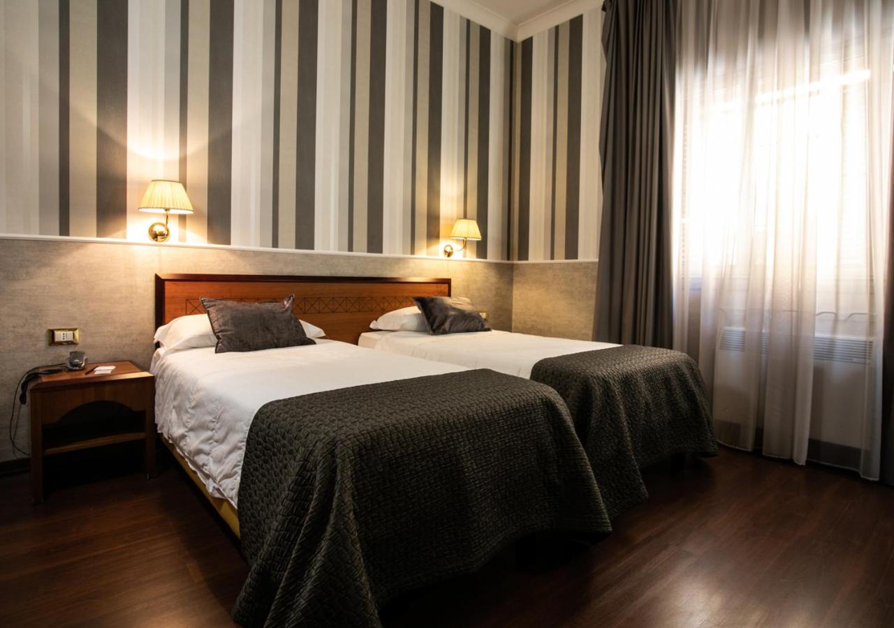 Hotel Astoria - Photo 40