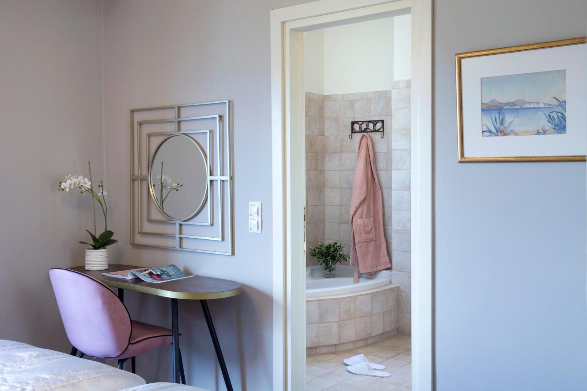 Avra Private Suites - Photo 162