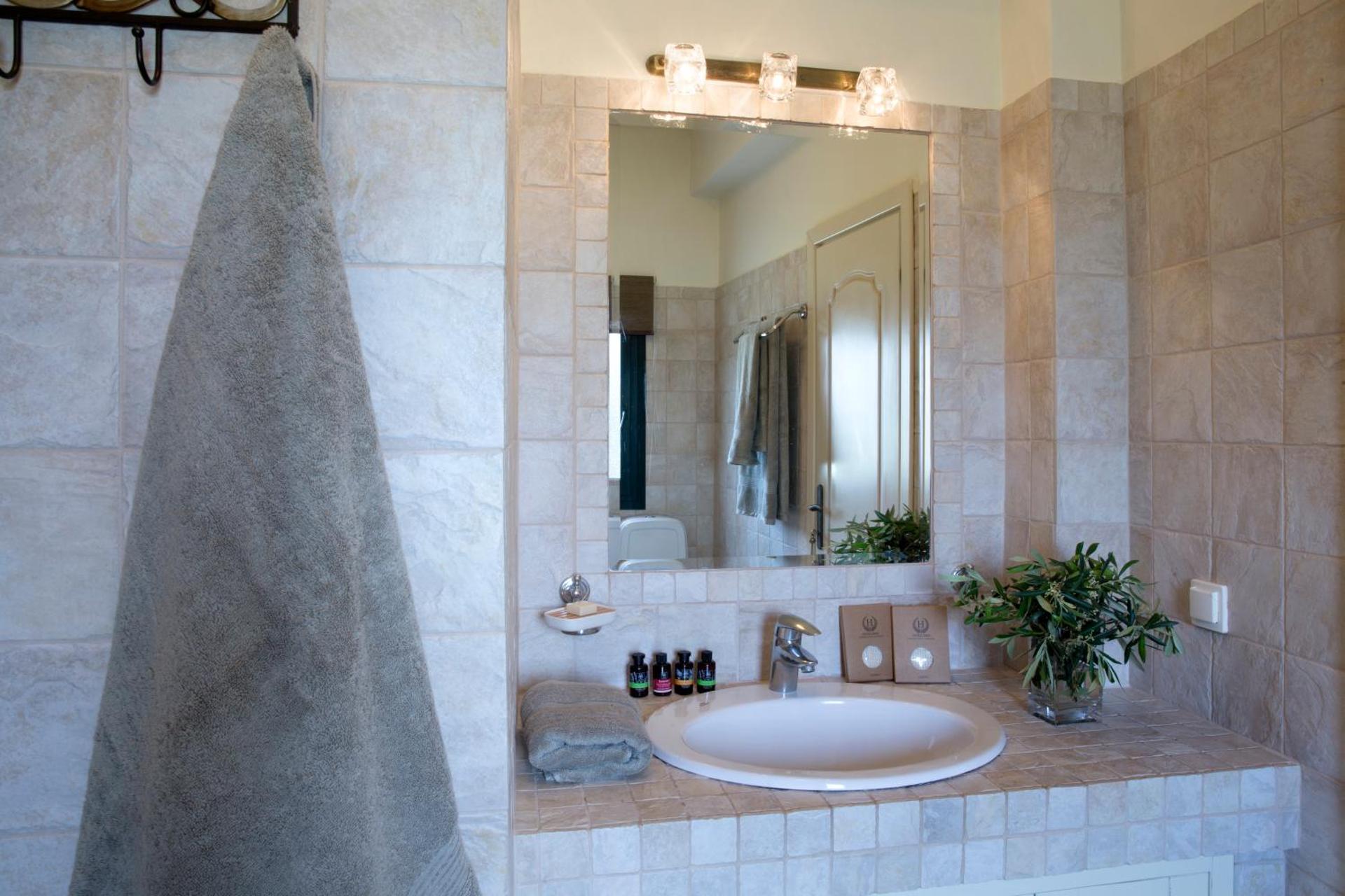 Avra Private Suites - Photo 152