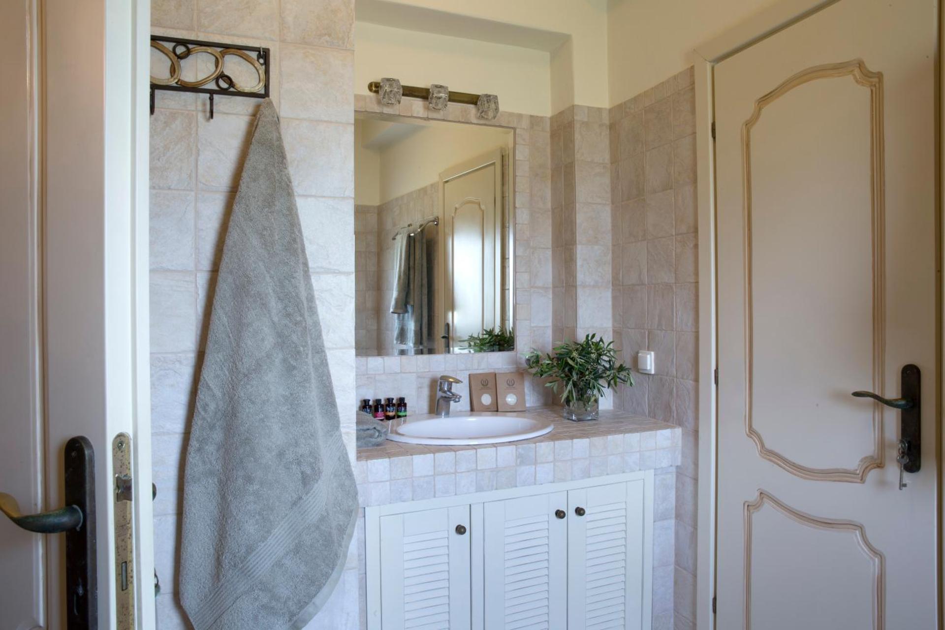 Avra Private Suites - Photo 160