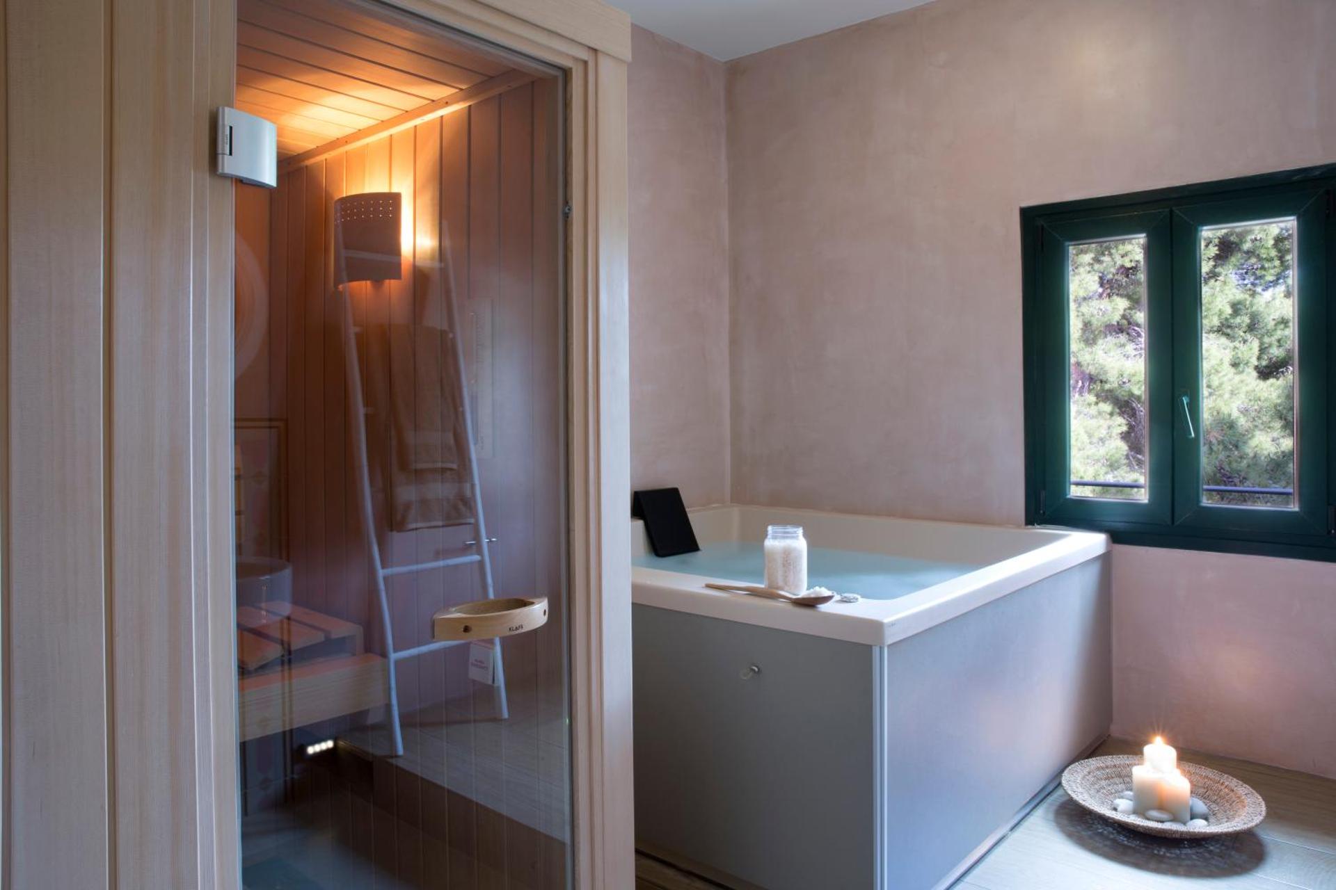 Avra Private Suites - Photo 158