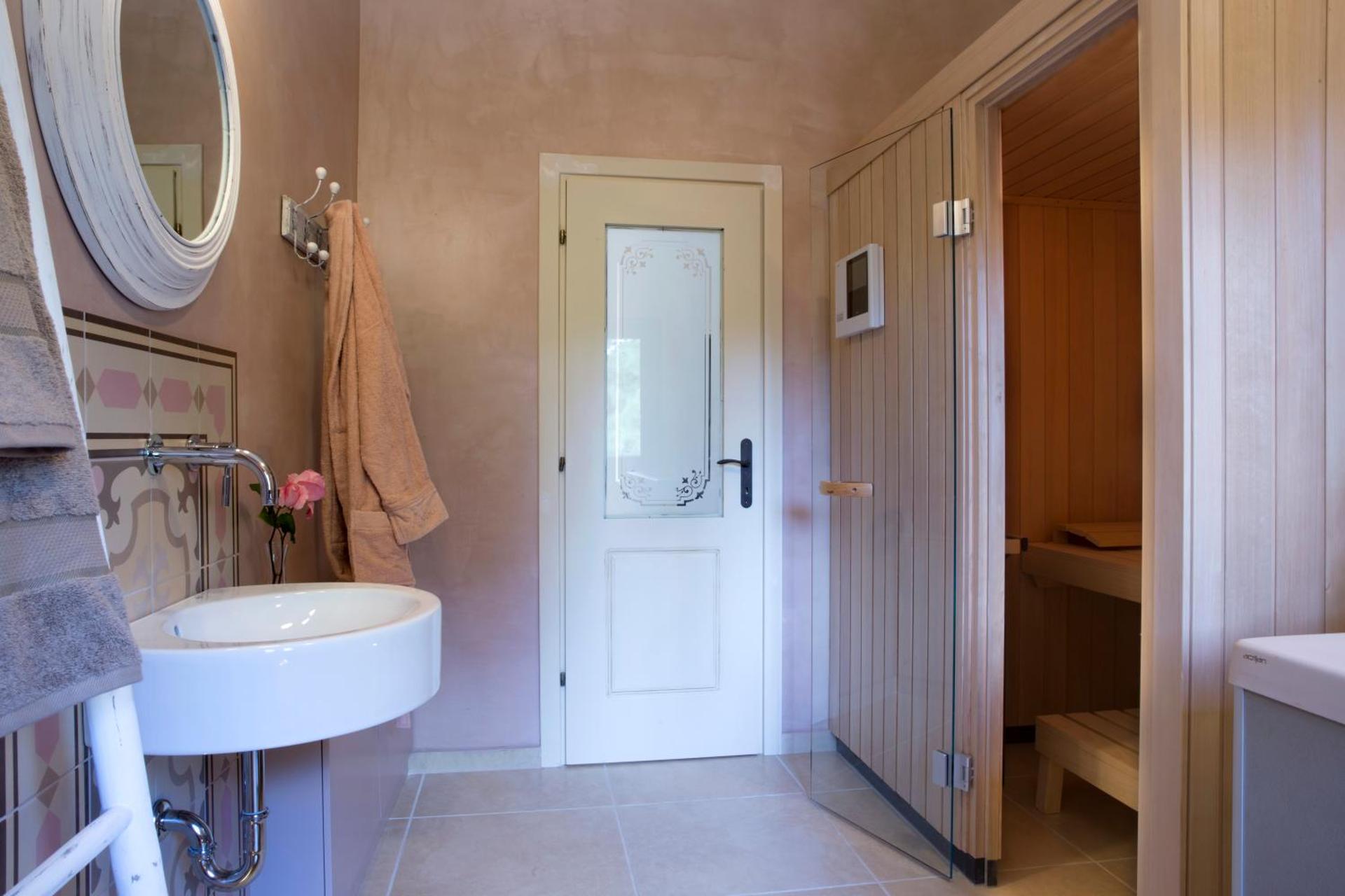 Avra Private Suites - Photo 155