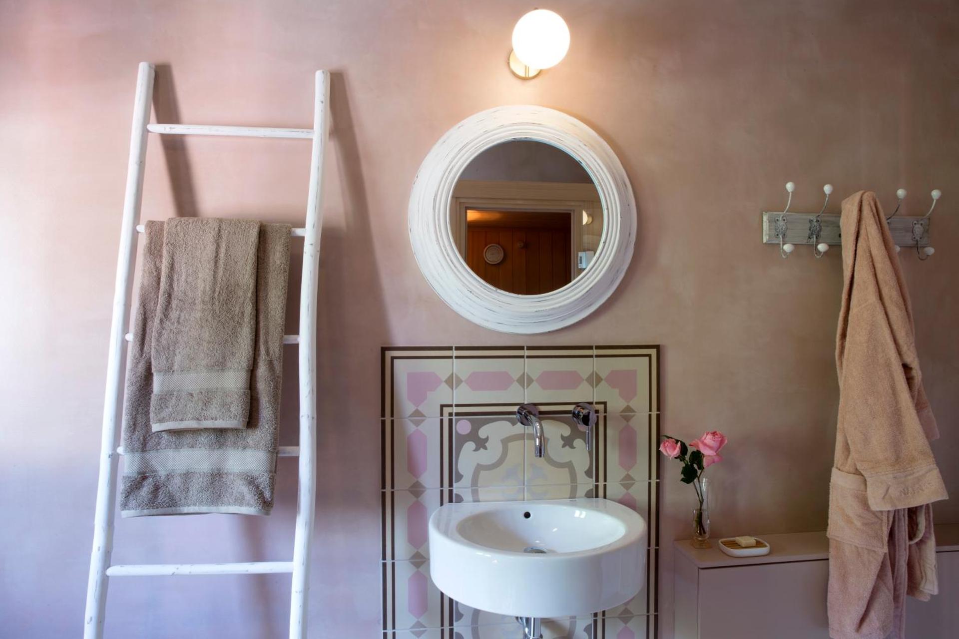 Avra Private Suites - Photo 127