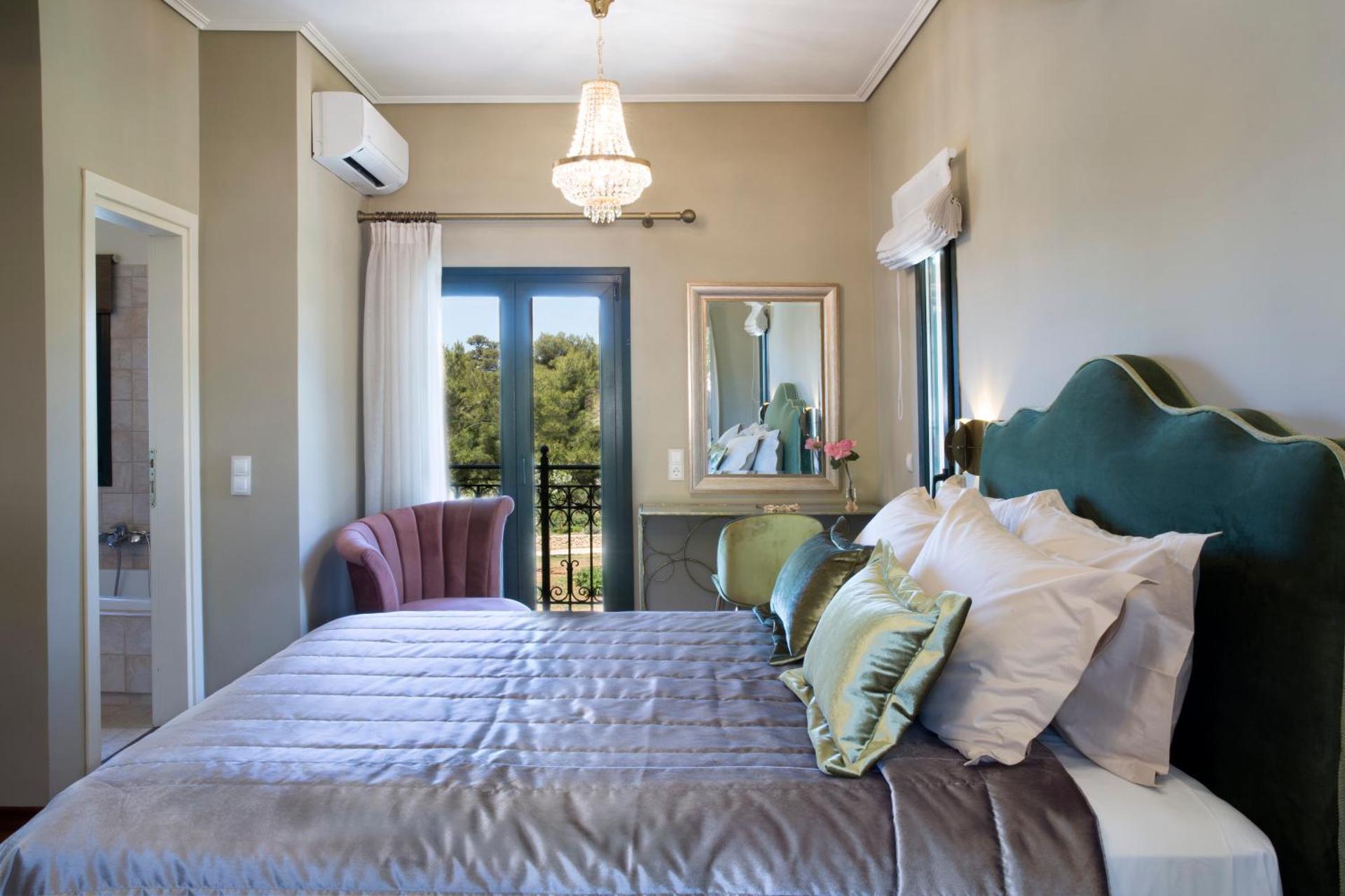 Avra Private Suites - Photo 111