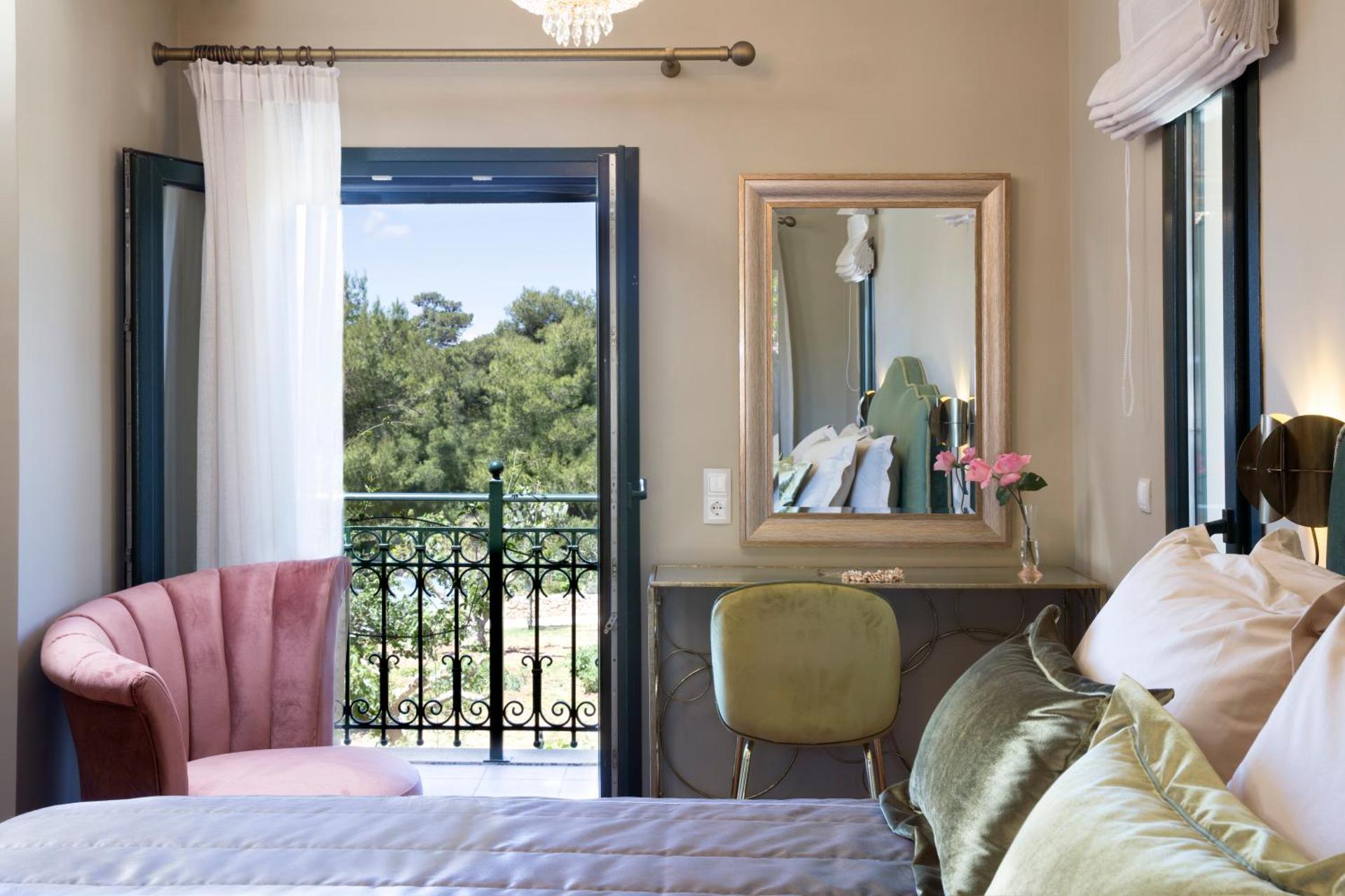 Avra Private Suites - Photo 153