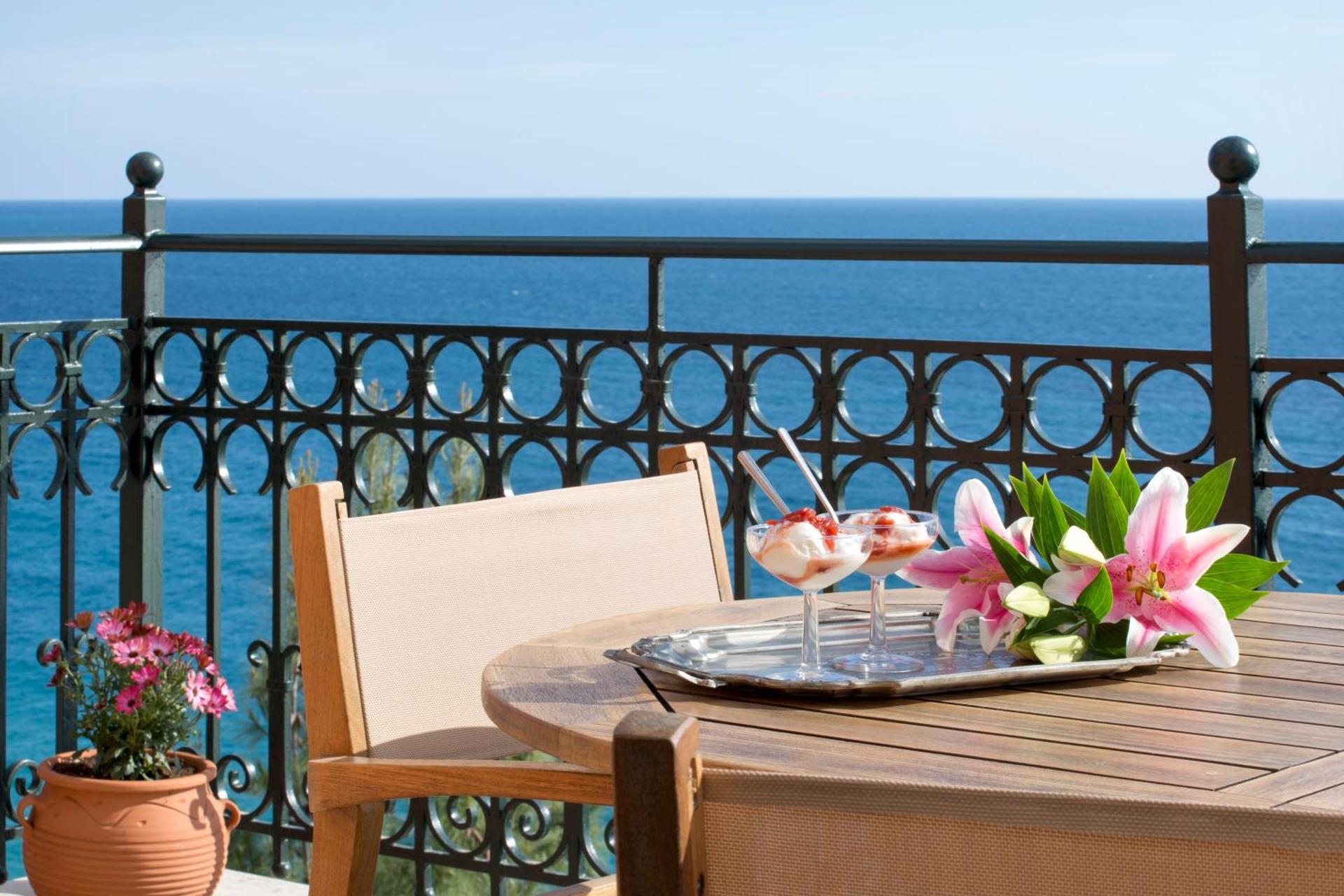 Avra Private Suites - Photo 132