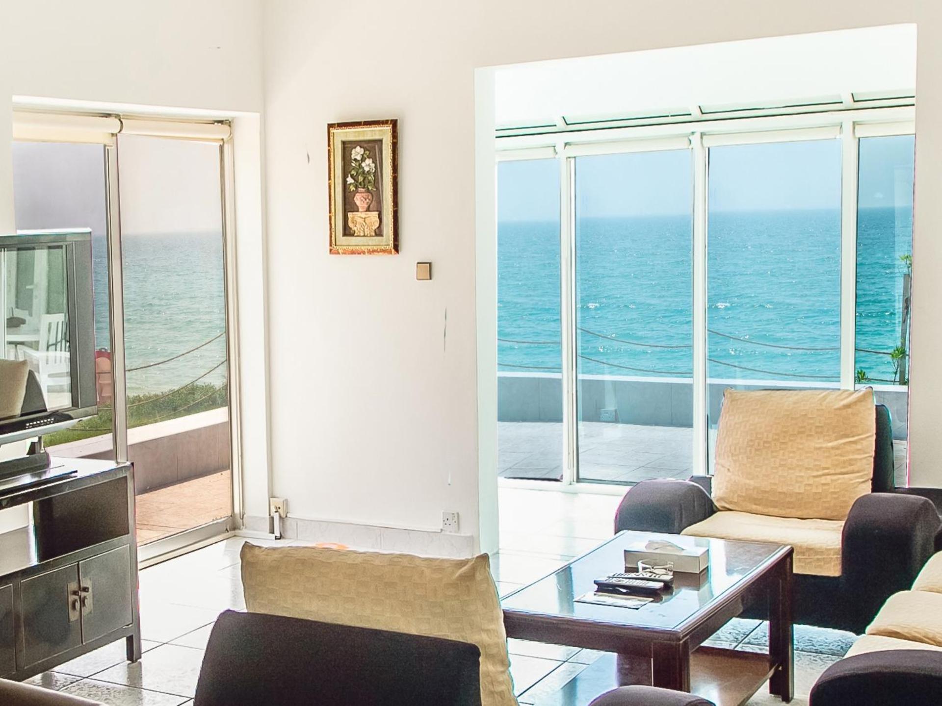 Sharjah Carlton Hotel - Photo 49