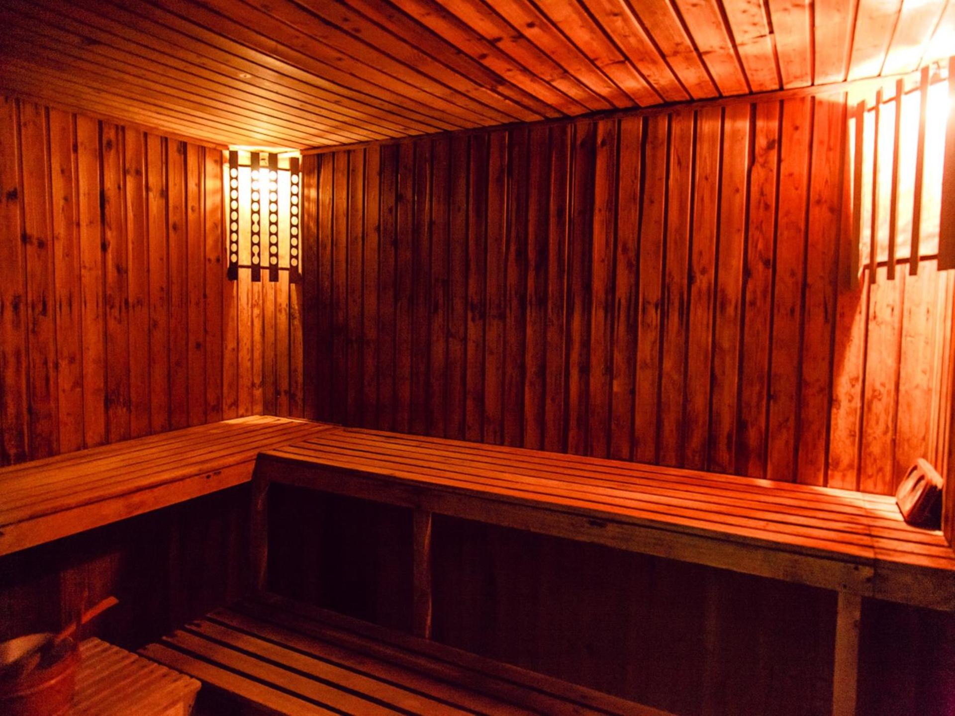 Sharjah Carlton Hotel - Photo 22