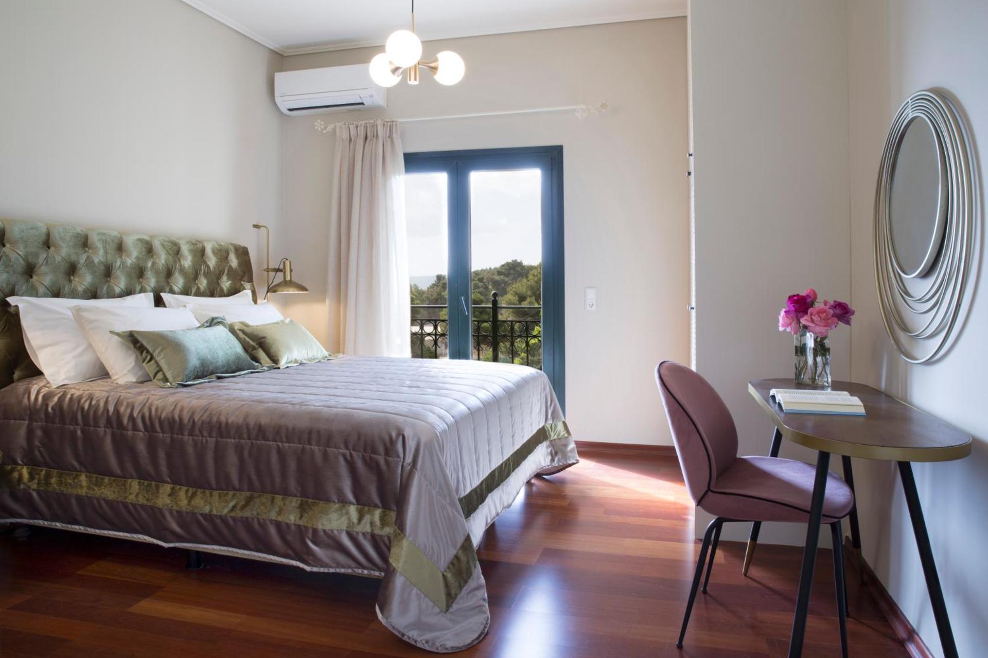 Avra Private Suites - Photo 124