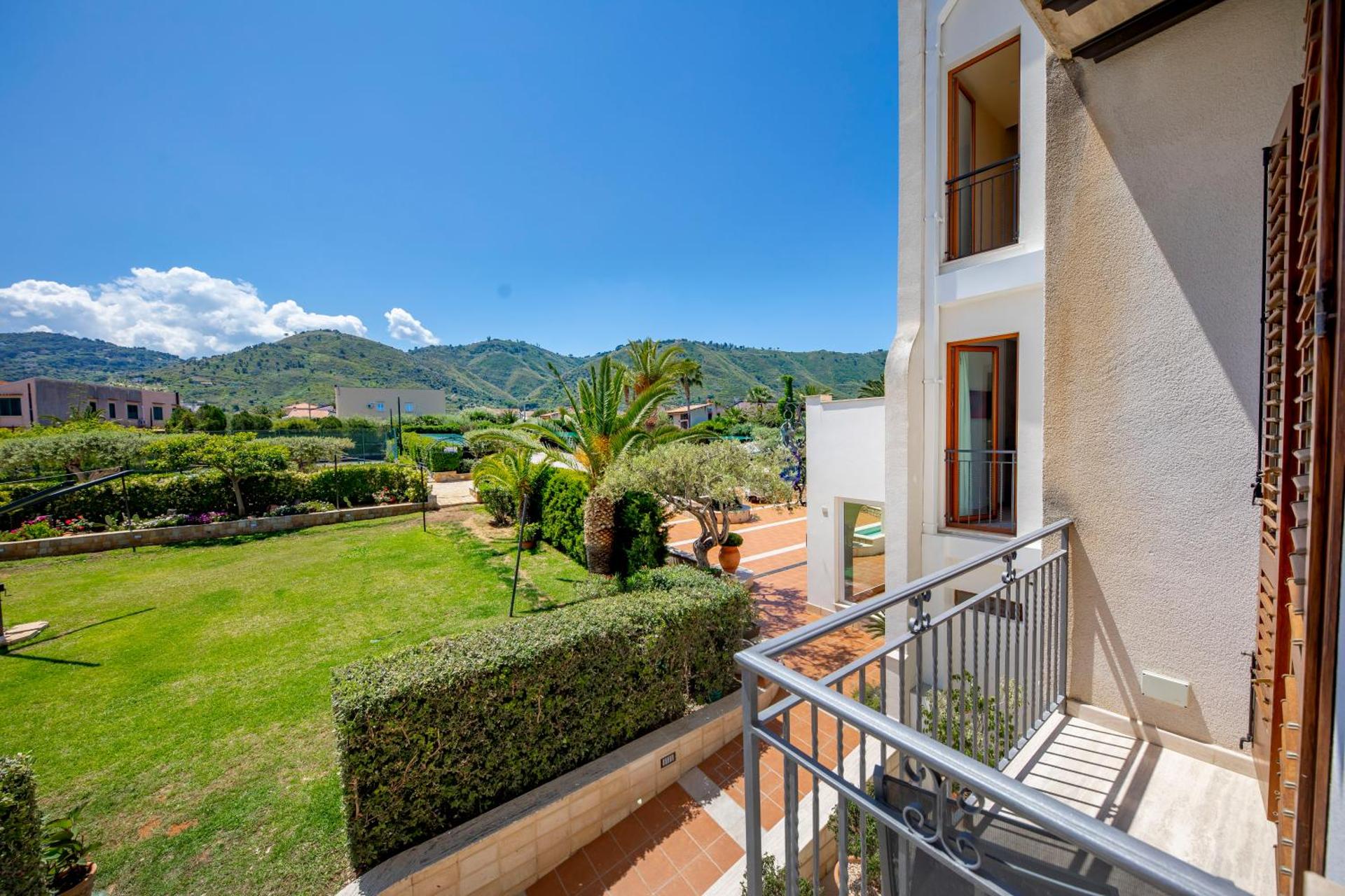 Hotel Baia Del Capitano - Photo 16