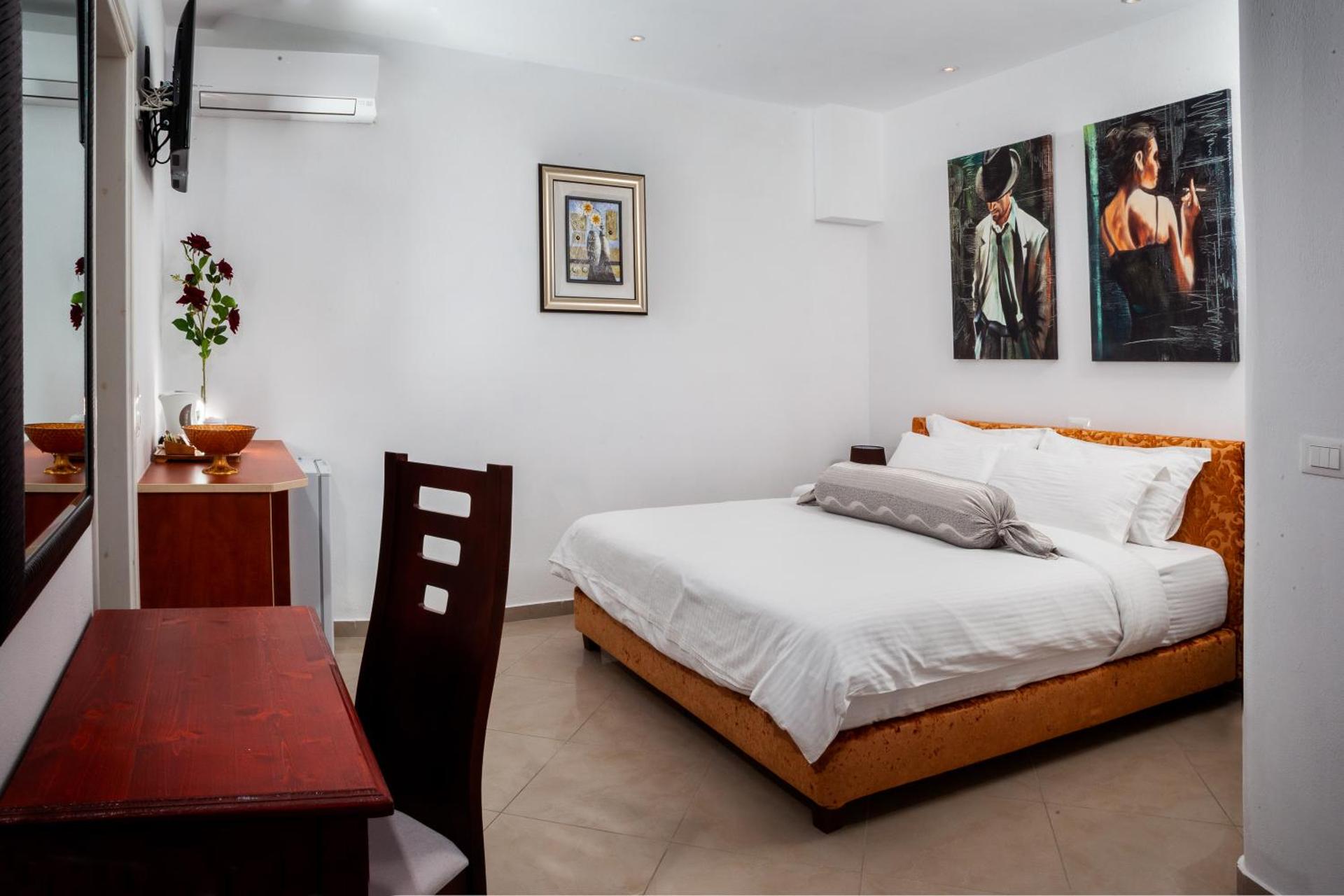 Arlene Suites - Photo 27