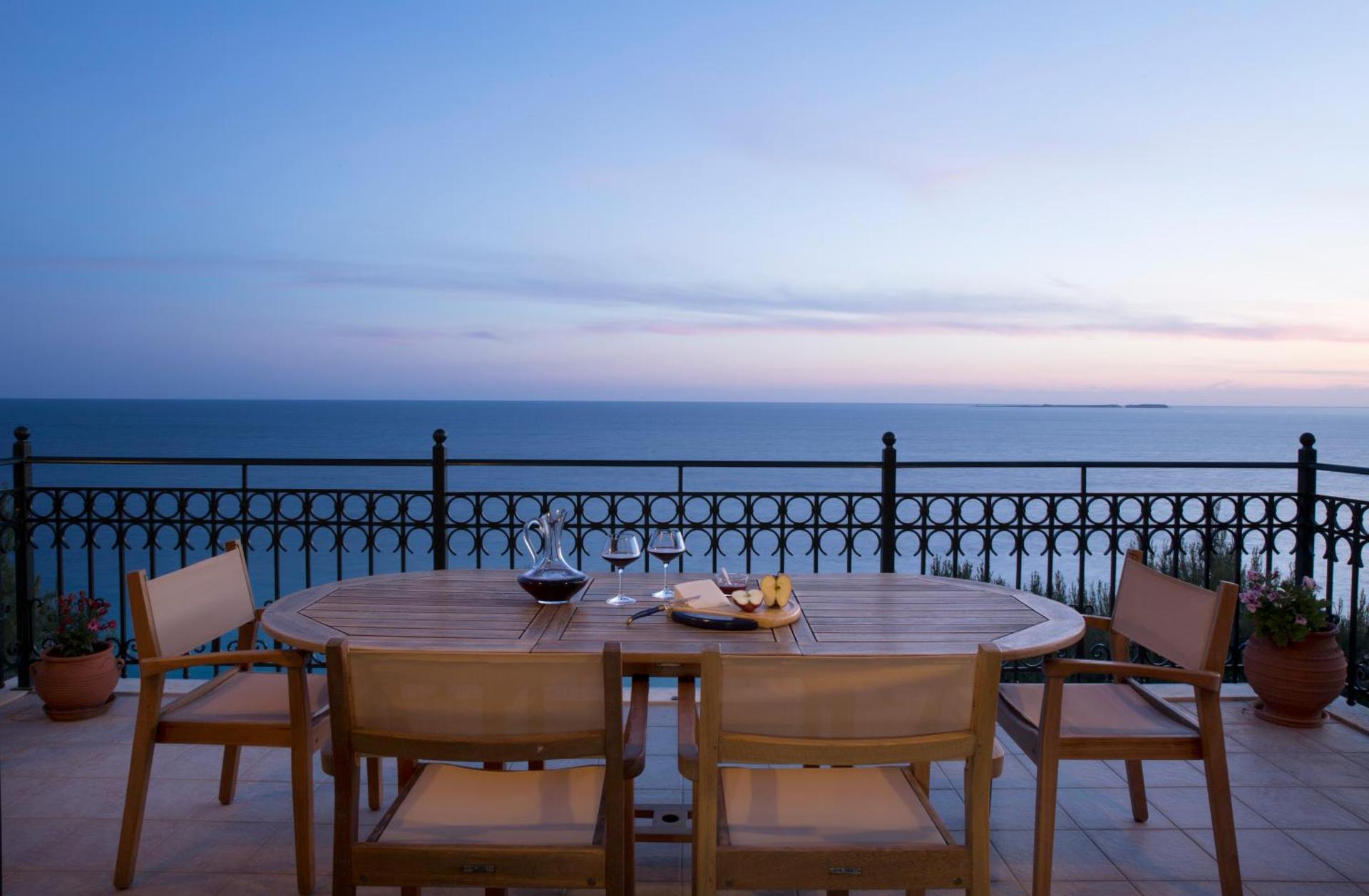 Avra Private Suites - Photo 134