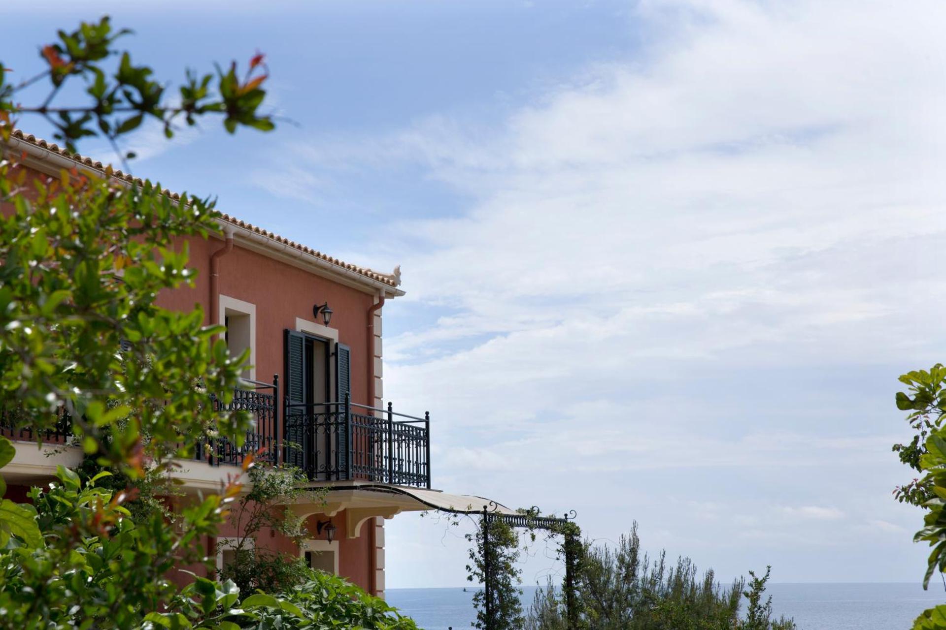 Avra Private Suites - Photo 129