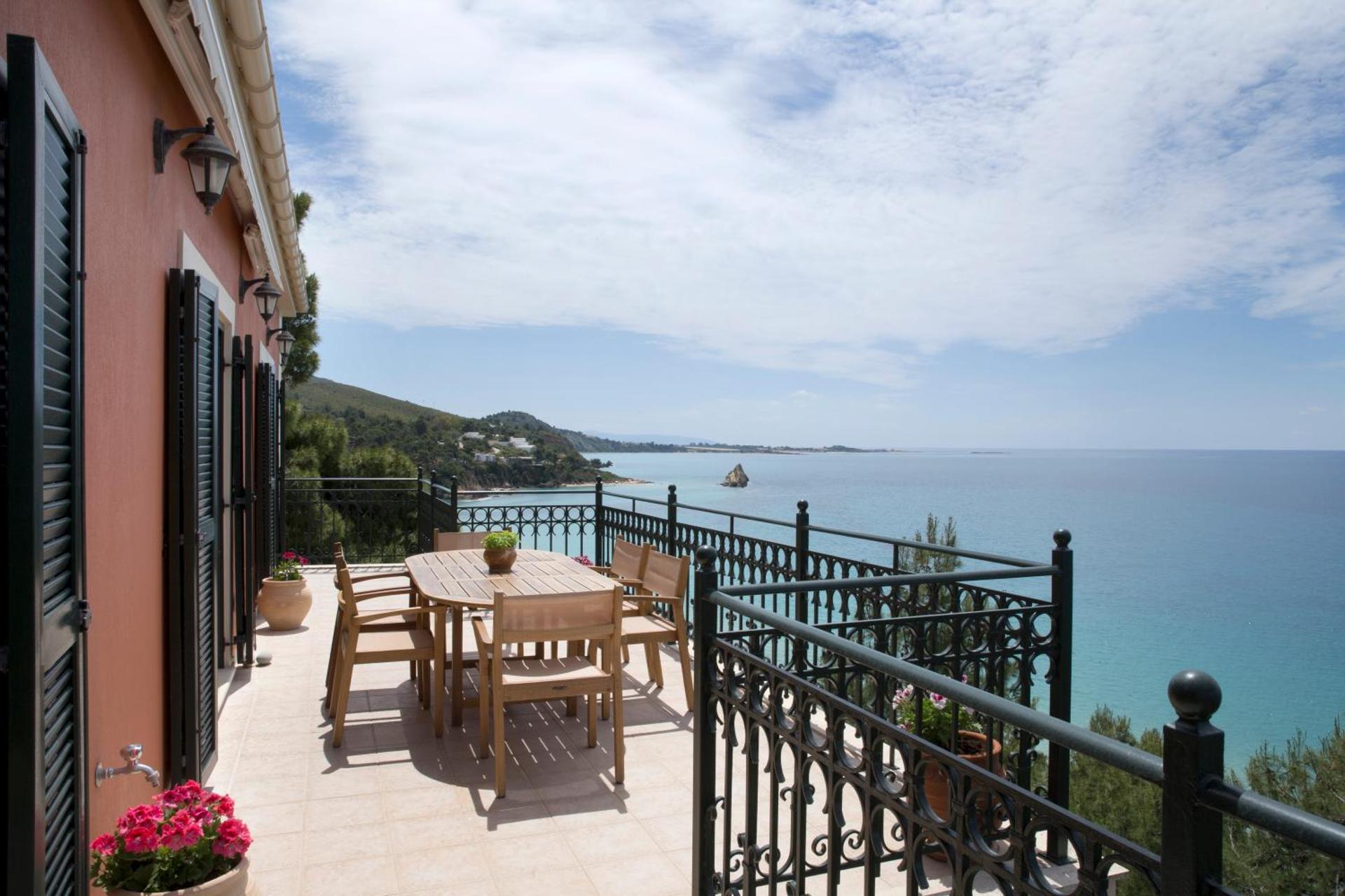 Avra Private Suites - Photo 133