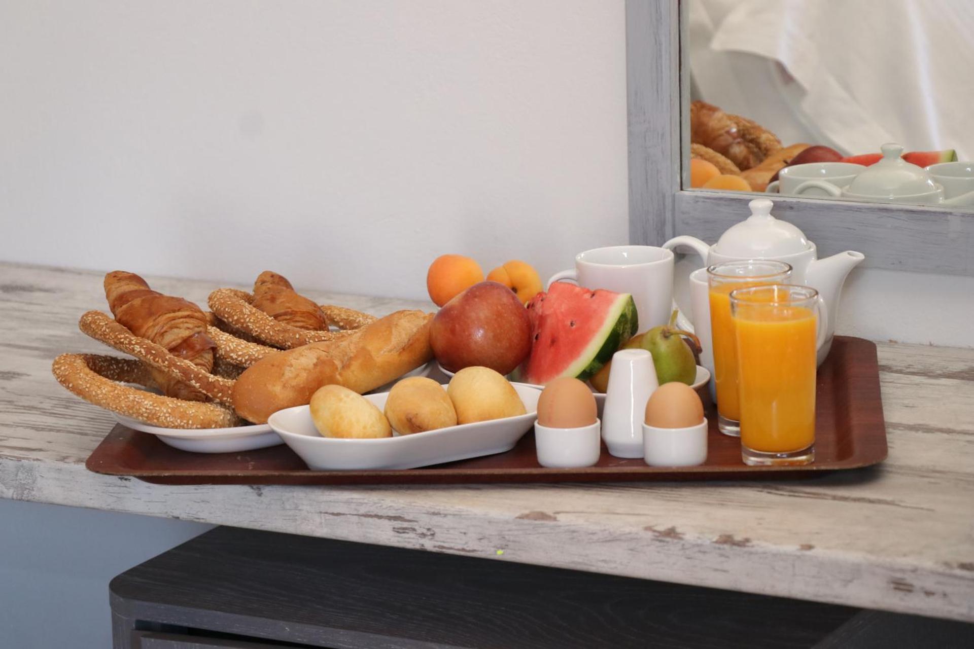 Grace Hotel & Studios - Photo 14