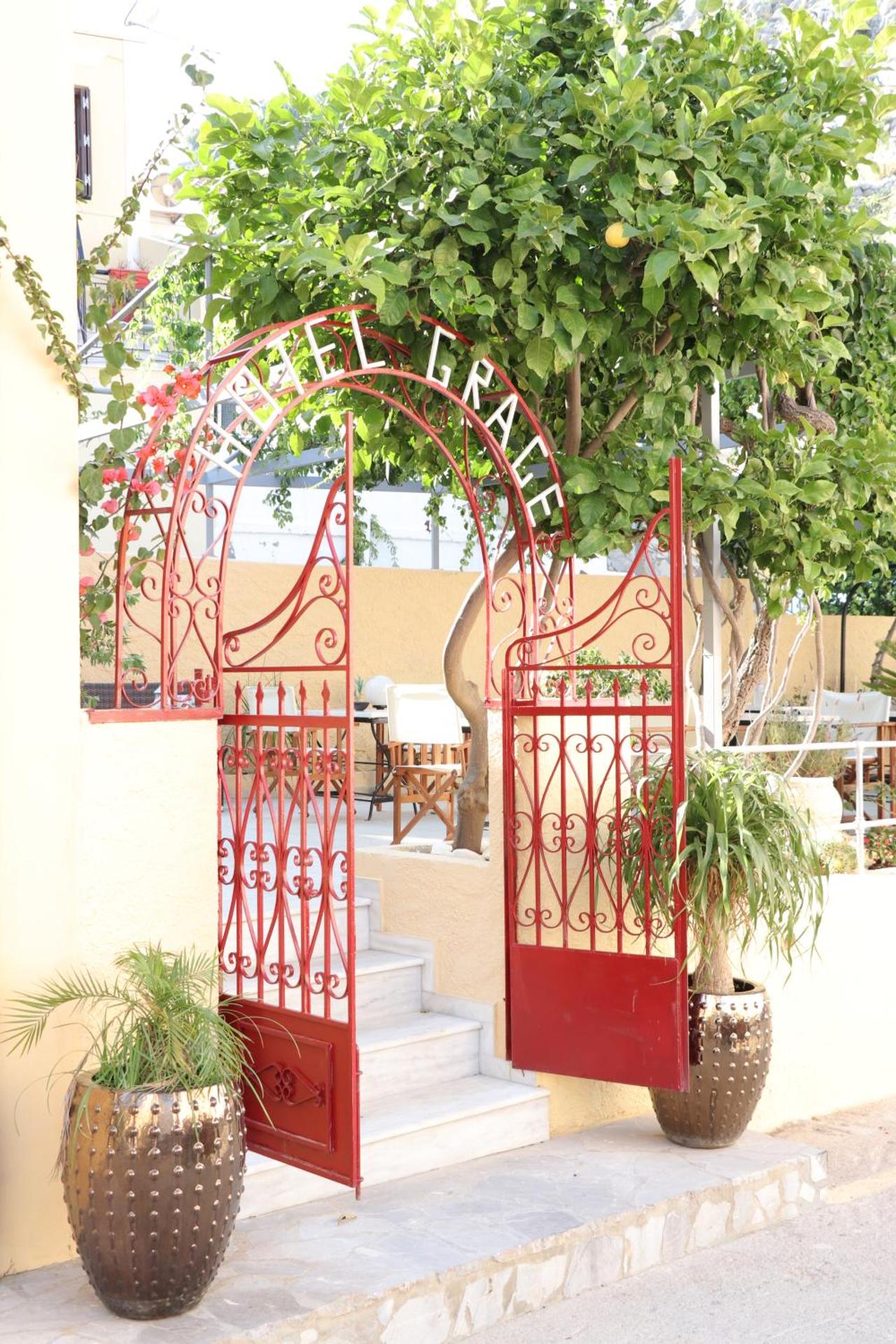 Grace Hotel & Studios - Photo 37