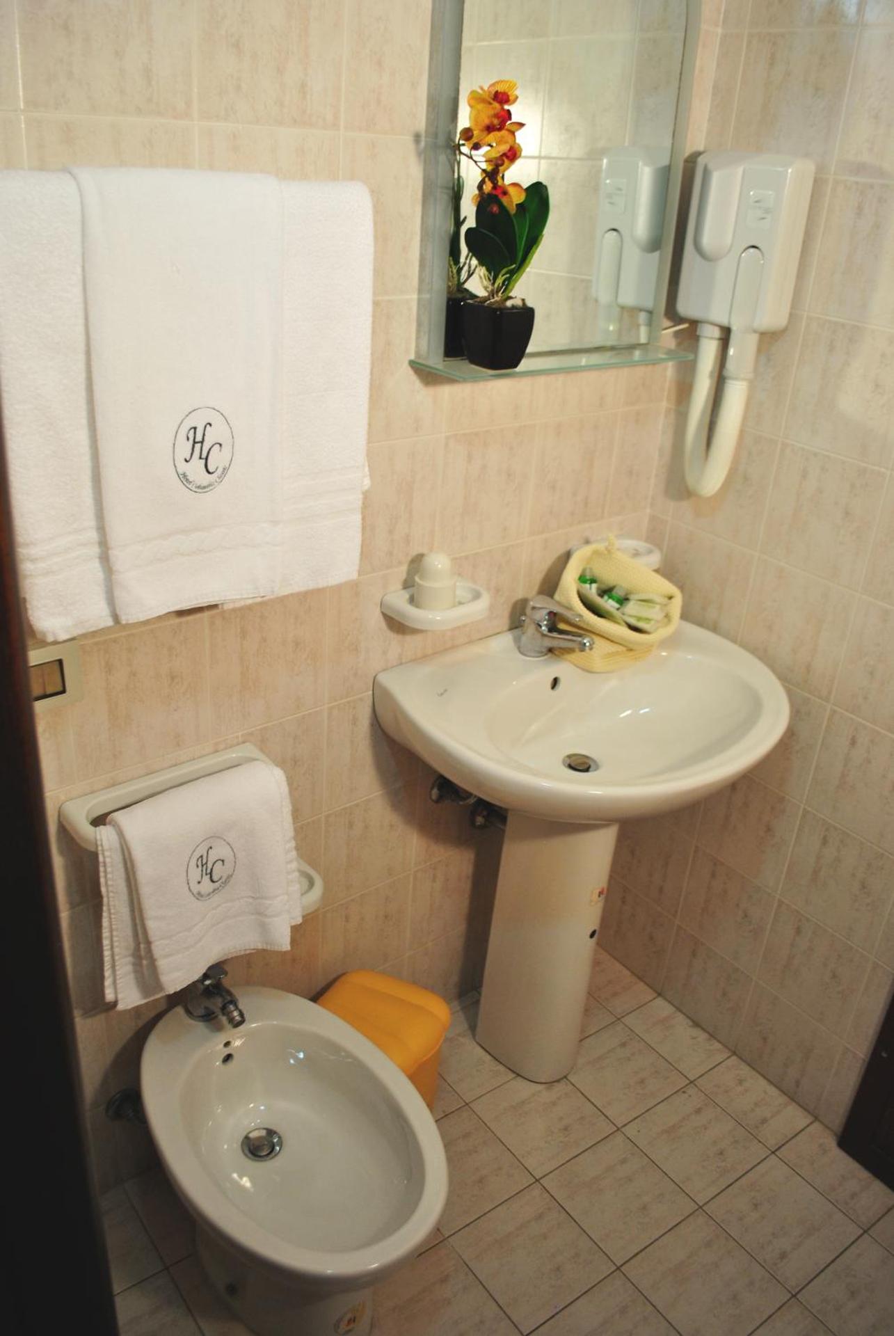 Hotel Columbia - Photo 32