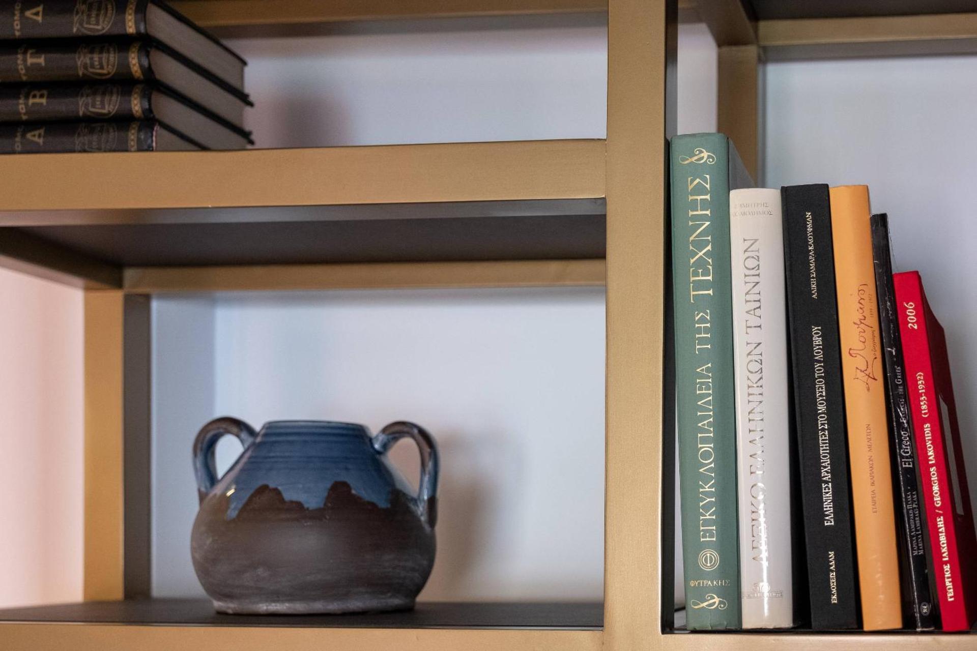 ATHENIAN YARD SUITES - Photo 18