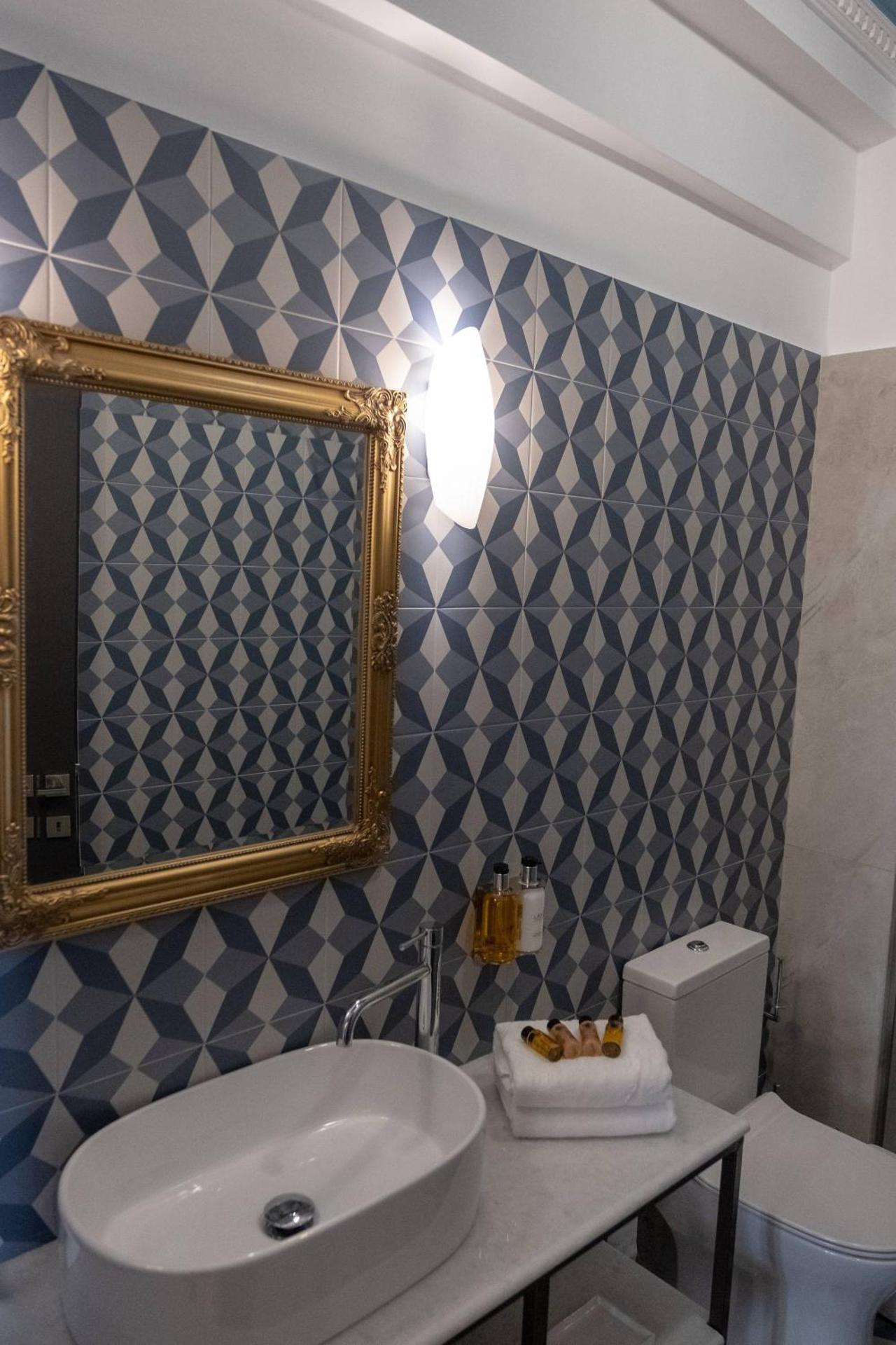 ATHENIAN YARD SUITES - Photo 16