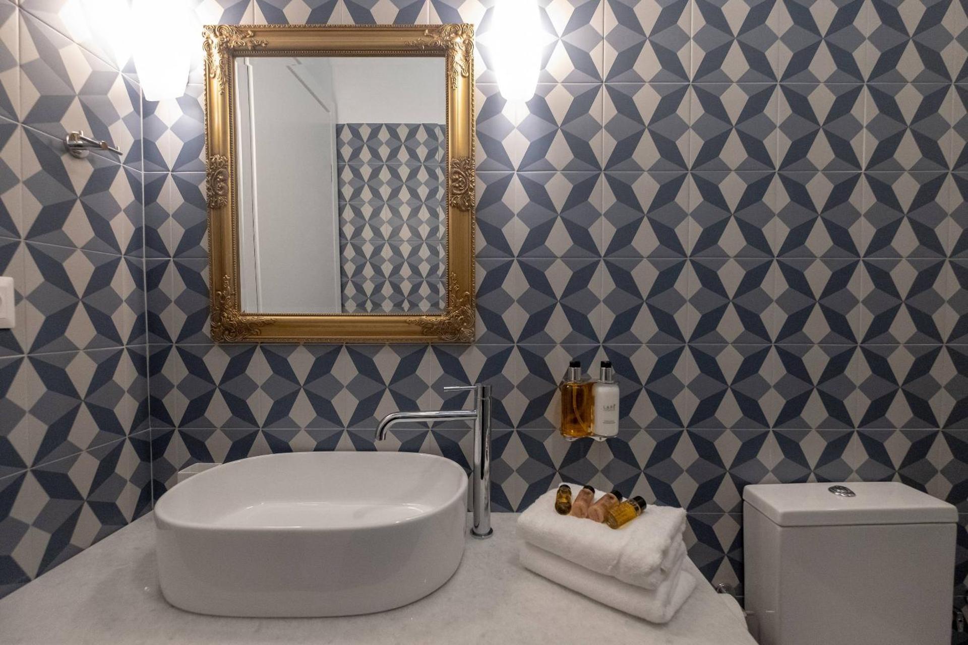 ATHENIAN YARD SUITES - Photo 15