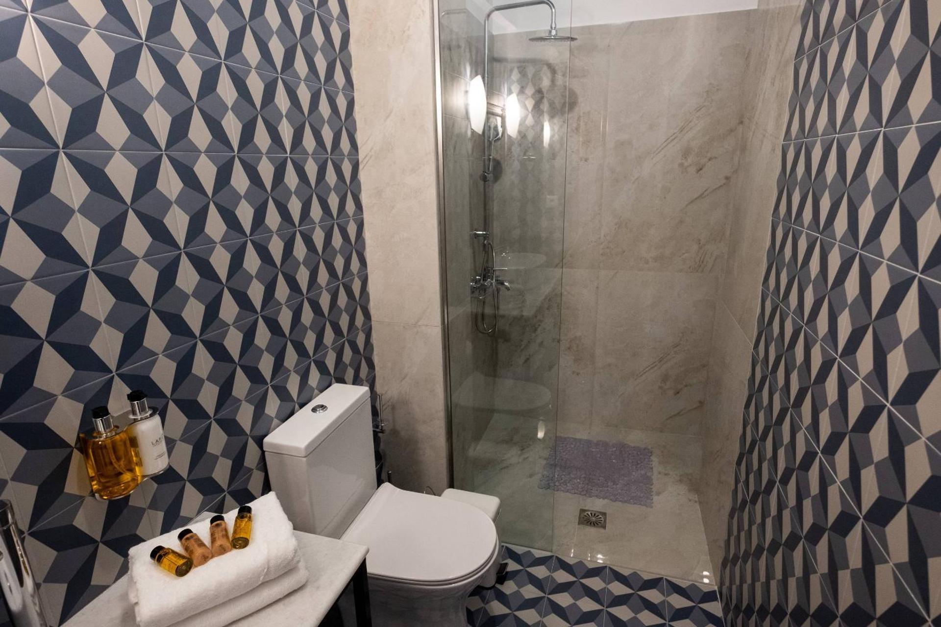 ATHENIAN YARD SUITES - Photo 14