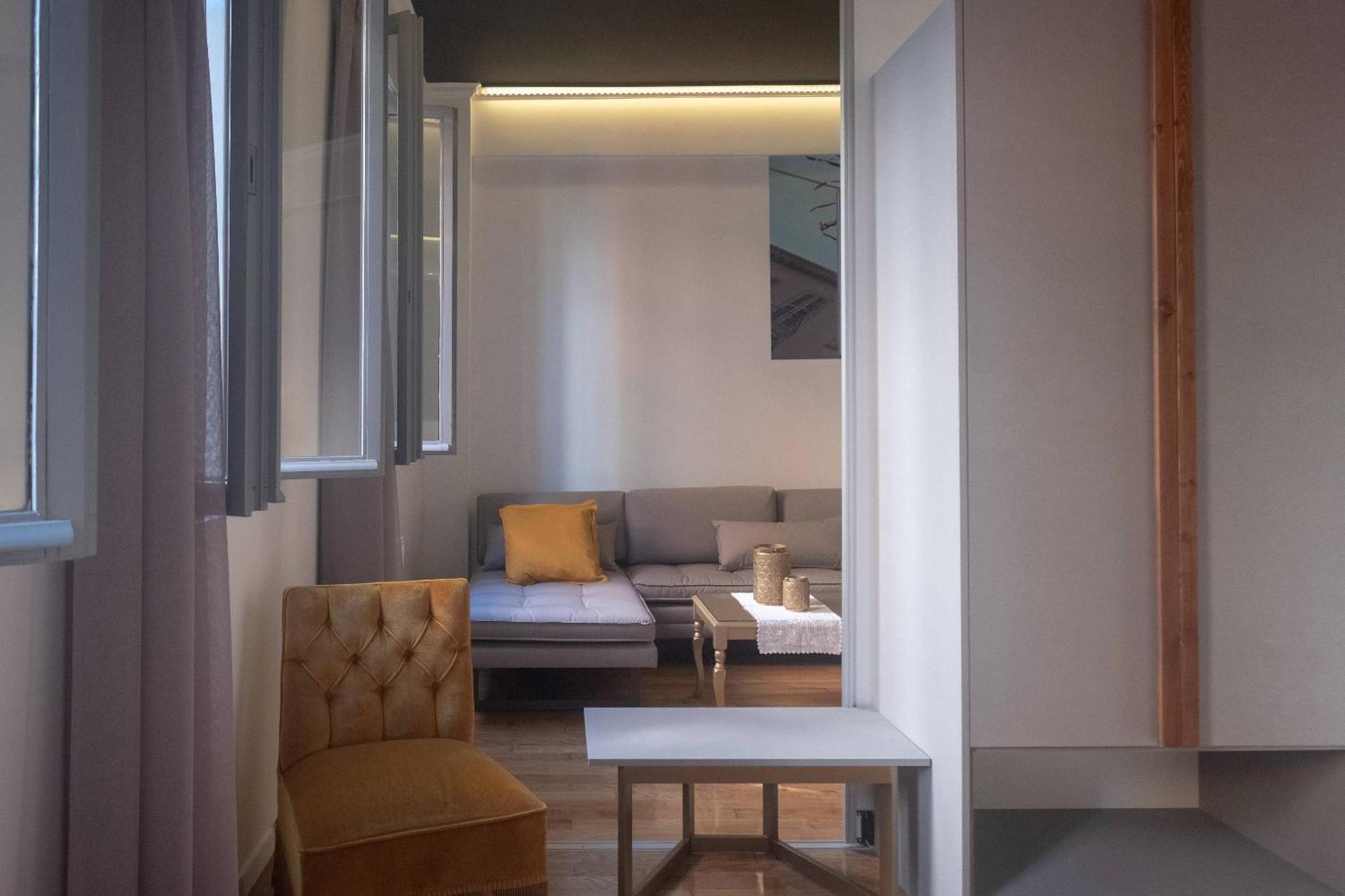 ATHENIAN YARD SUITES - Photo 6