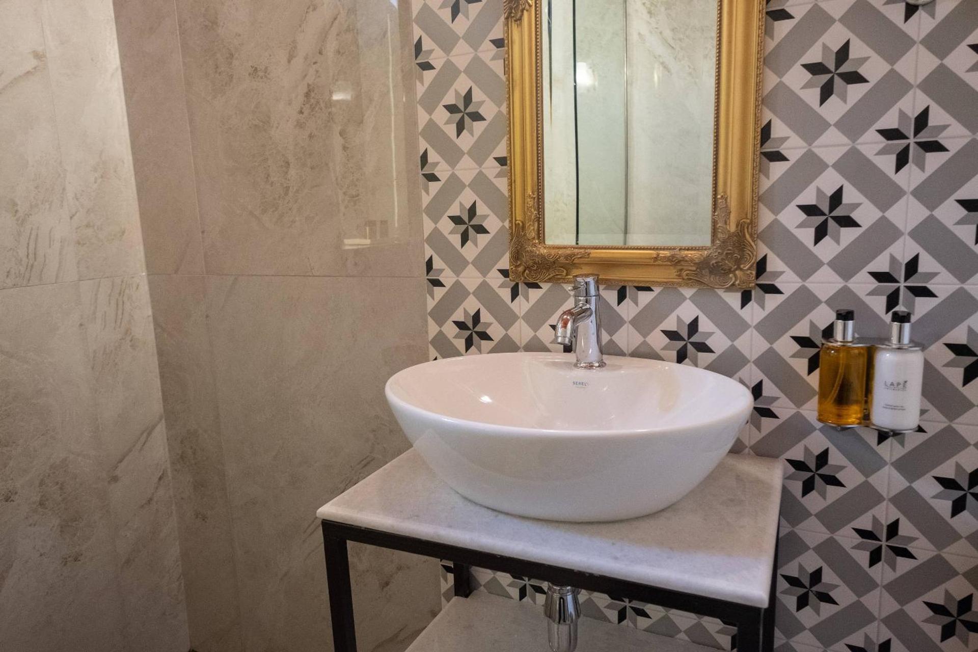 ATHENIAN YARD SUITES - Photo 3