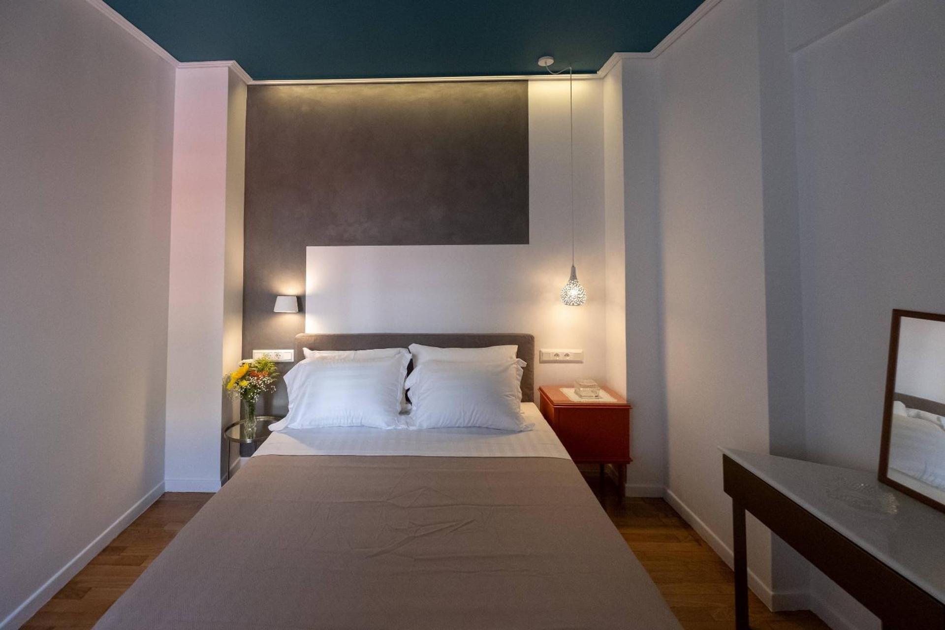 ATHENIAN YARD SUITES - Photo 38