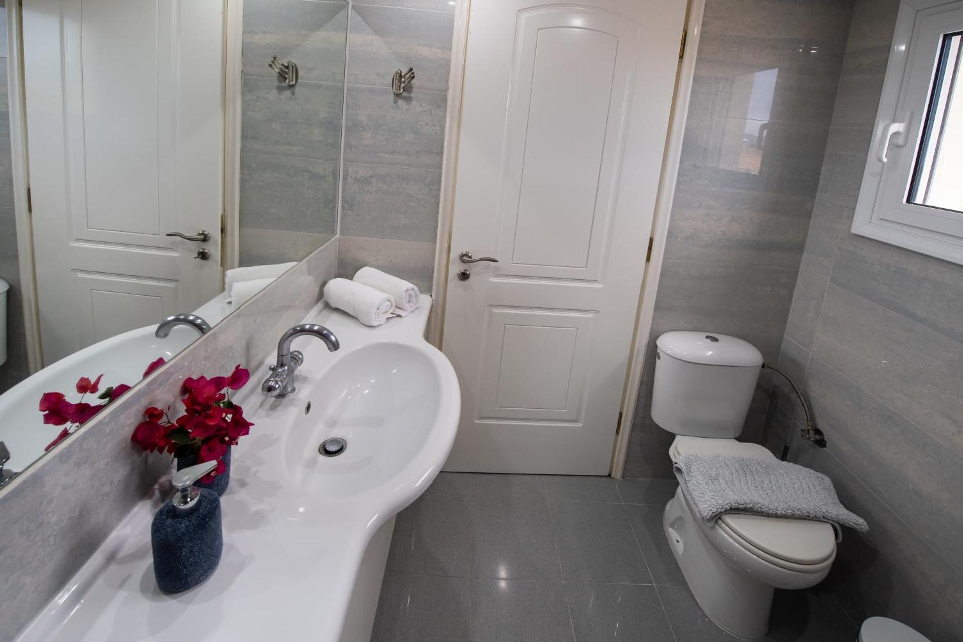 Violet Luxury Villa - Photo 3