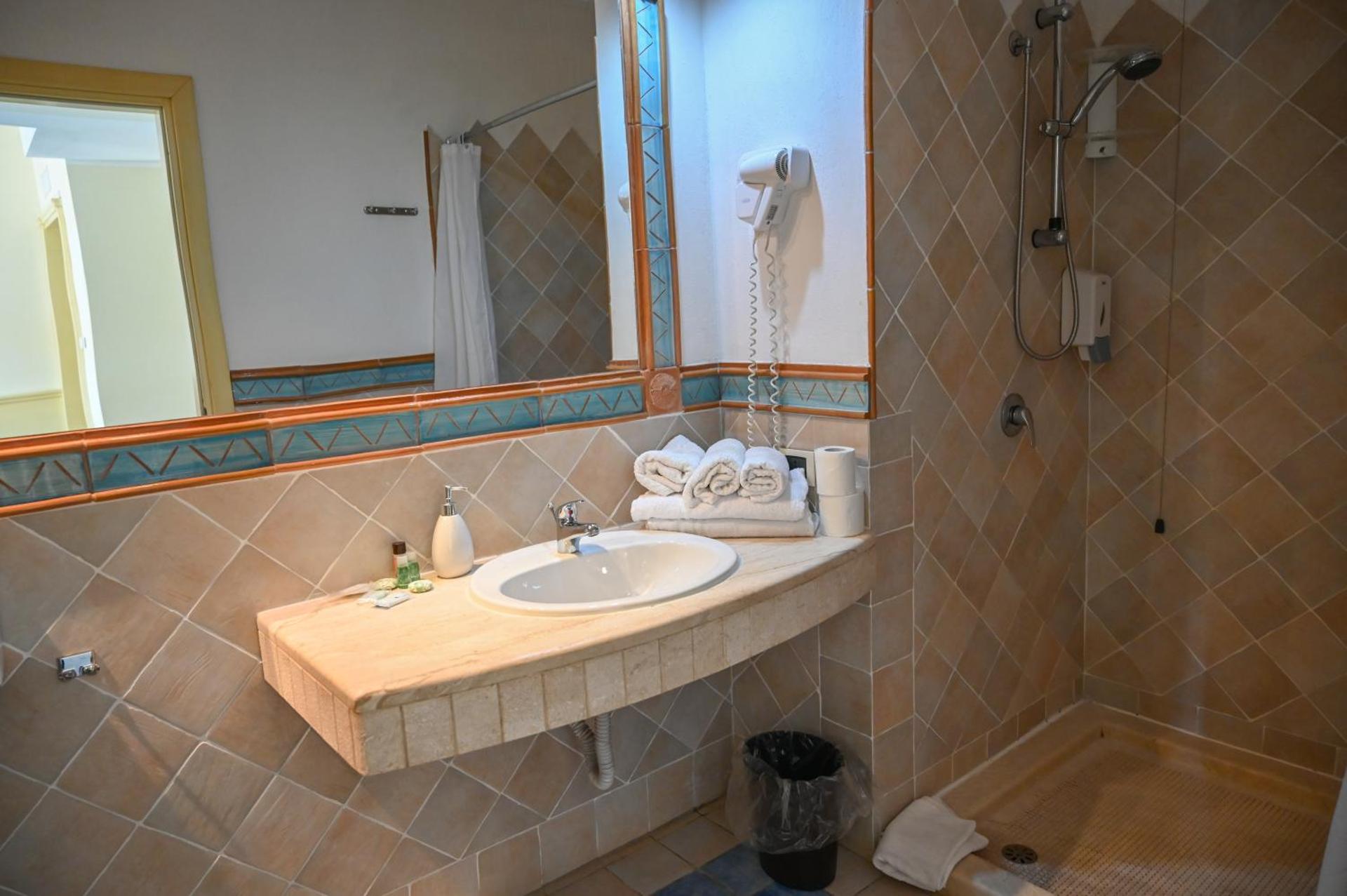 Hotel Baja Romantica - Photo 39