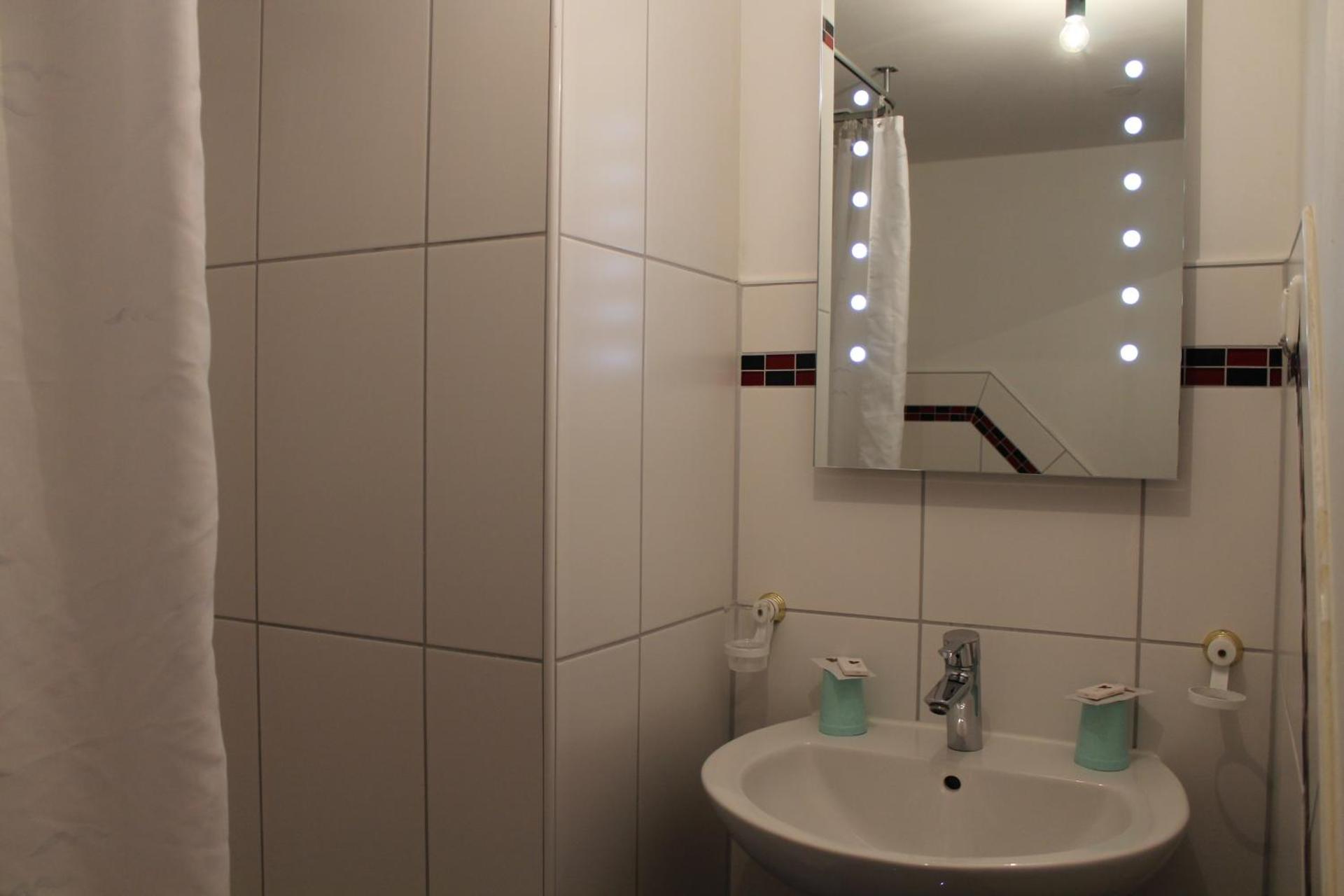 Hotel Atlanta - Photo 24