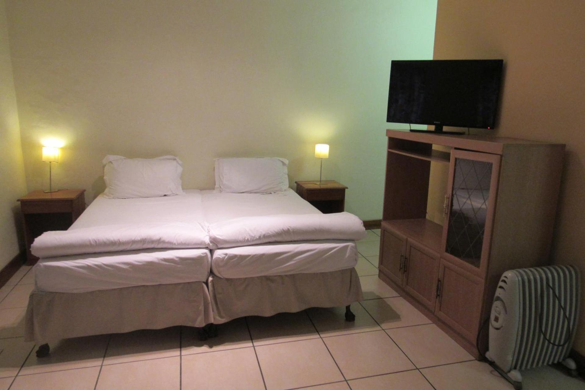 Emafini Country Lodge - Photo 10