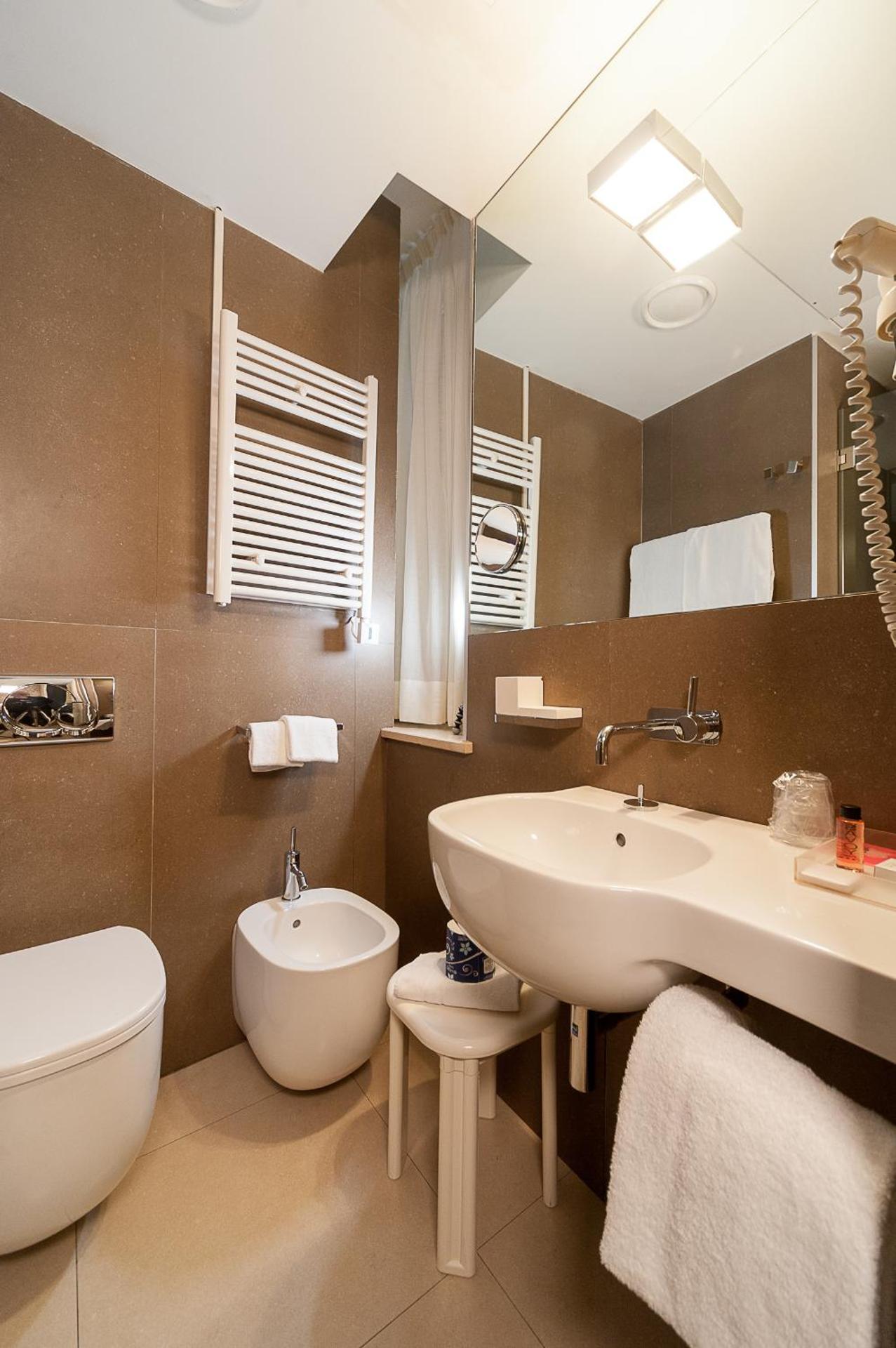 Savoy Hotel - Photo 42