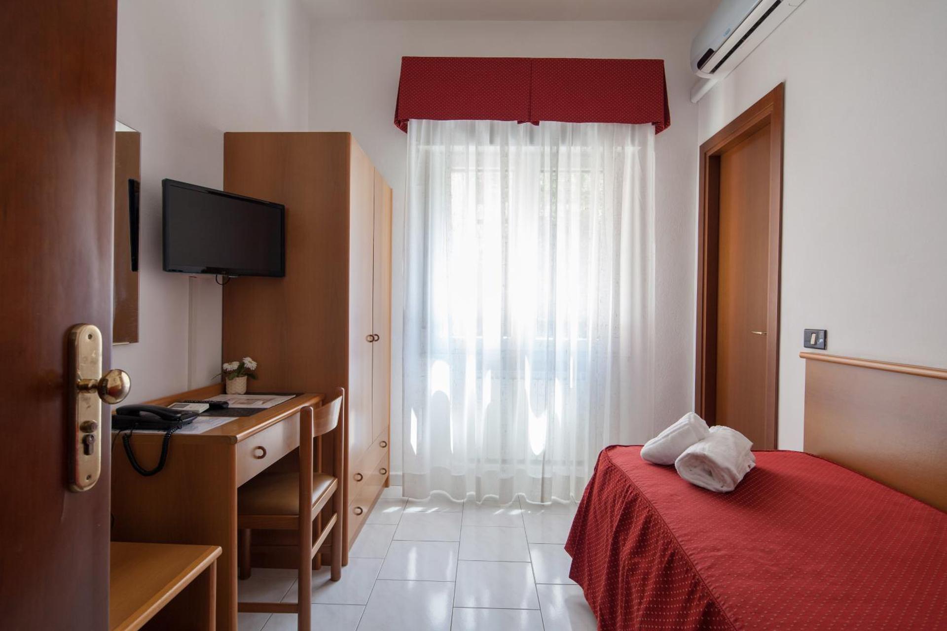 Hotel Nella - Photo 2