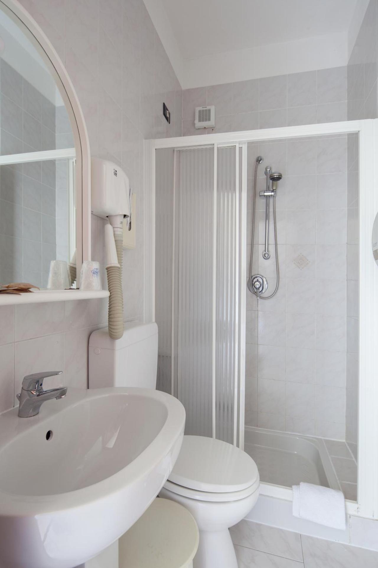 Hotel Nella - Photo 11