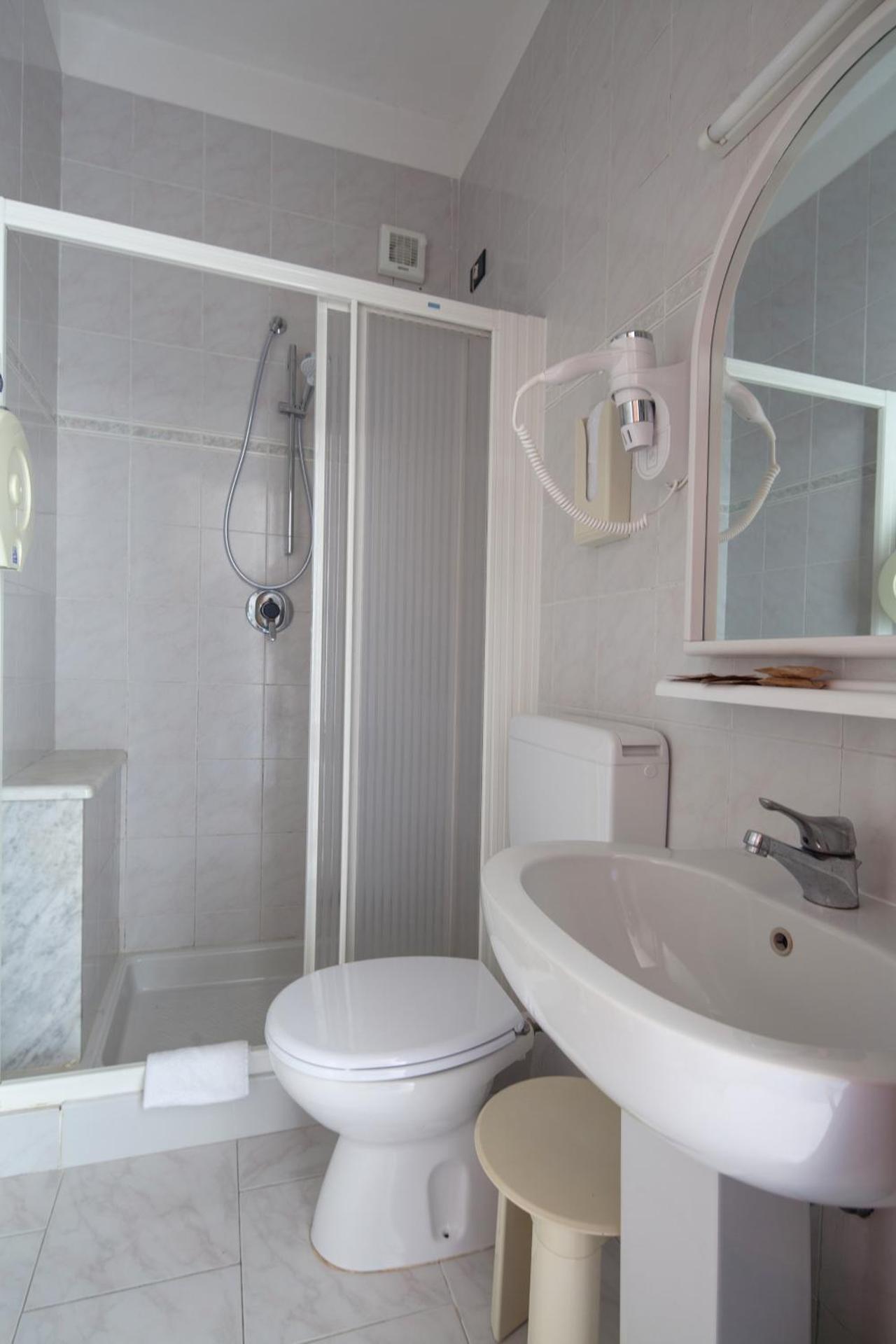 Hotel Nella - Photo 9