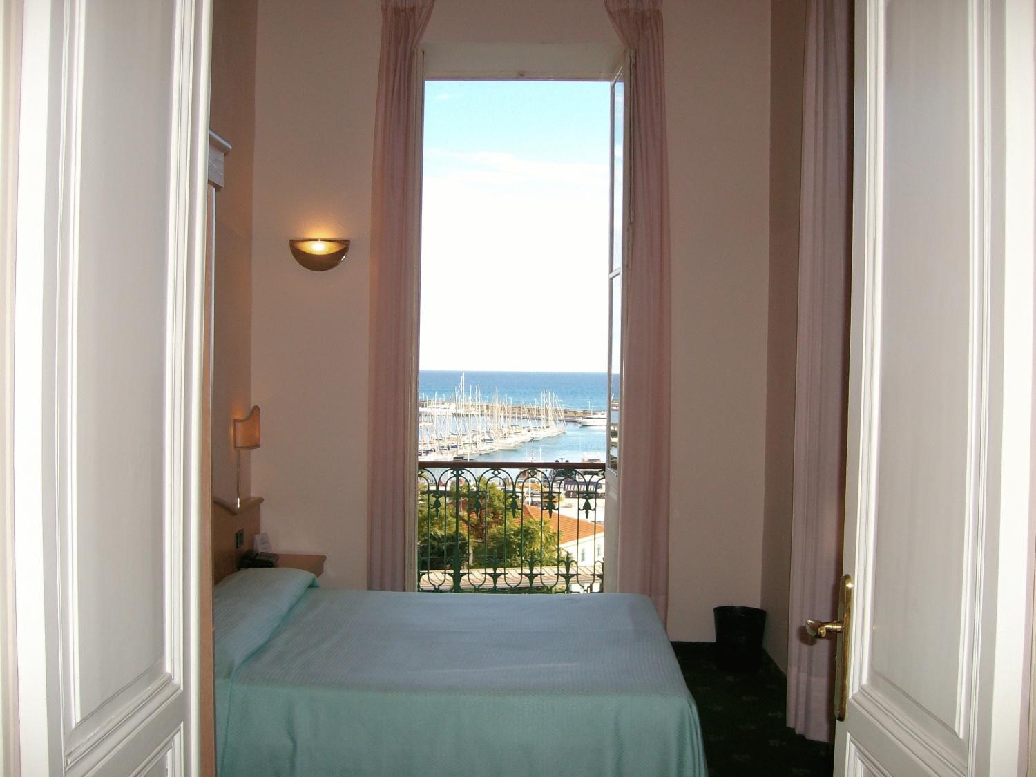 Double or Twin Room with Sea View
