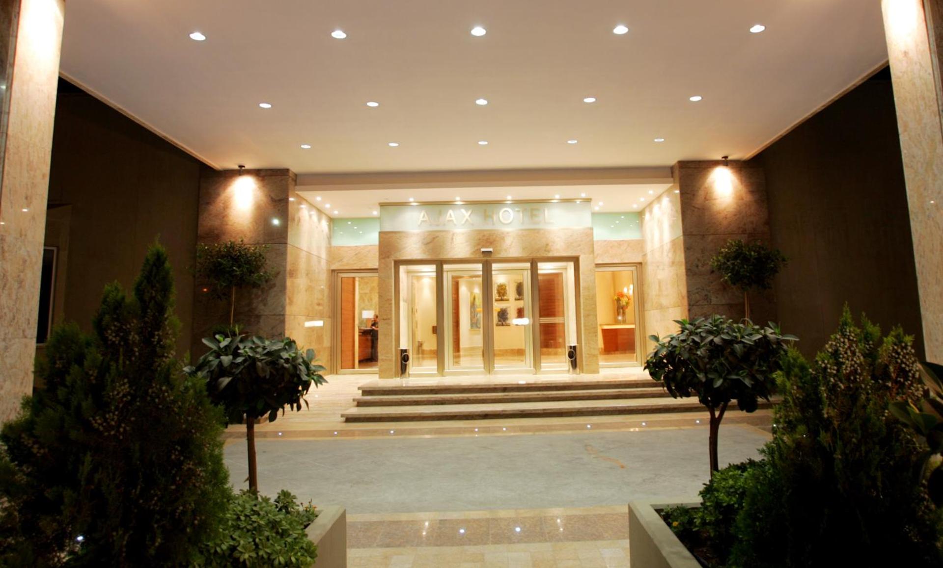 Ajax Hotel - Photo 72