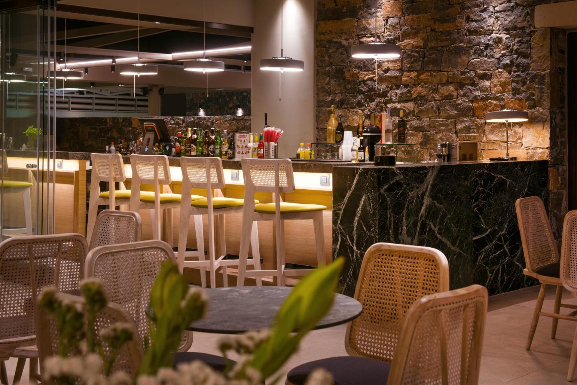 Petousis Hotel & Suites - Photo 10