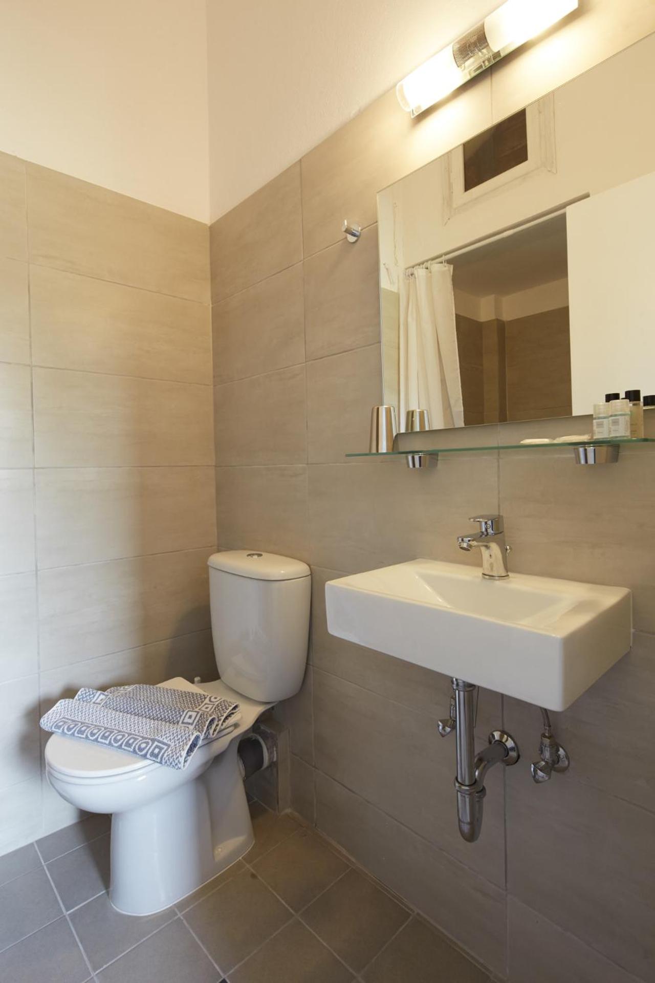 Londos Hotel - Photo 39