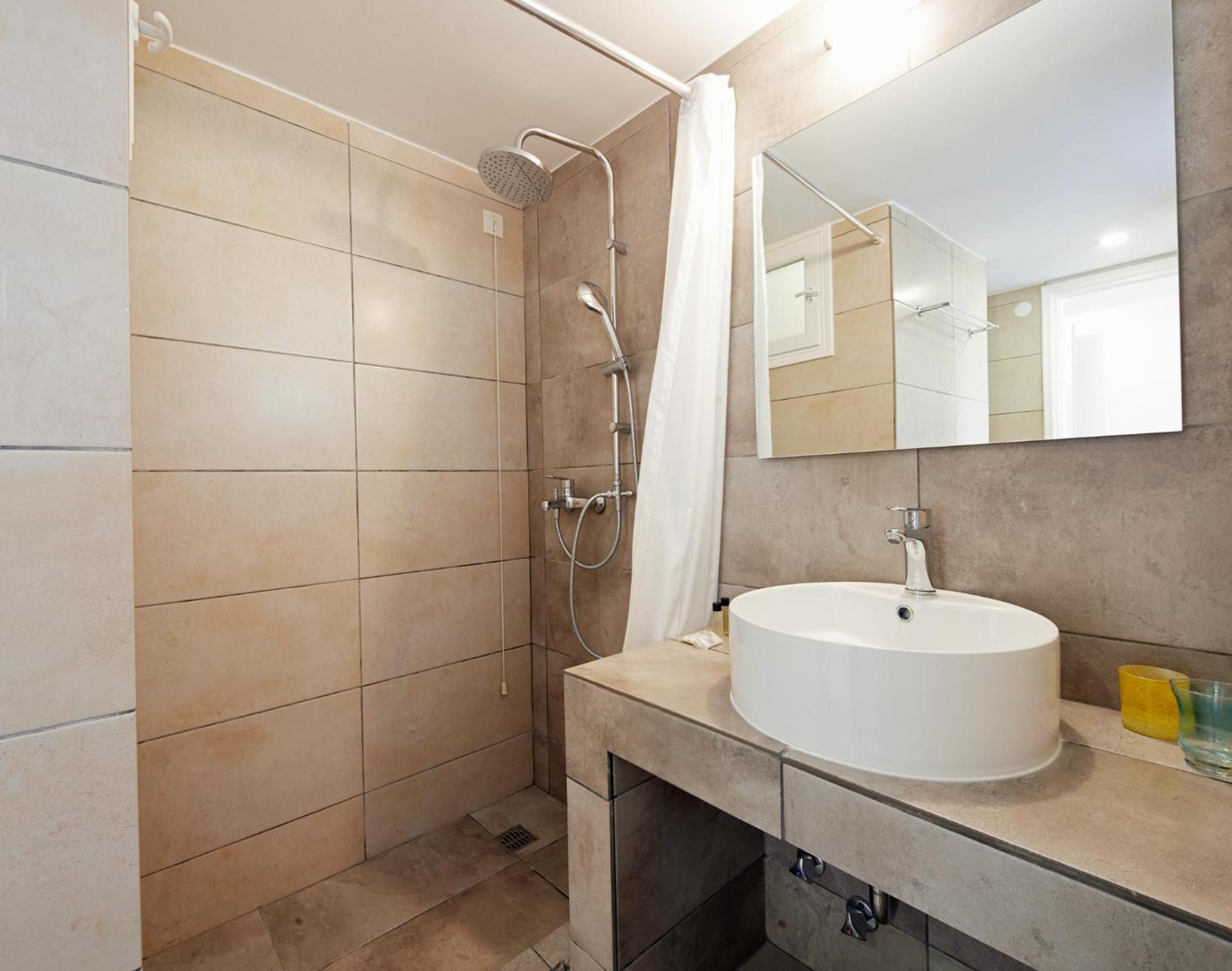 Londos Hotel - Photo 30