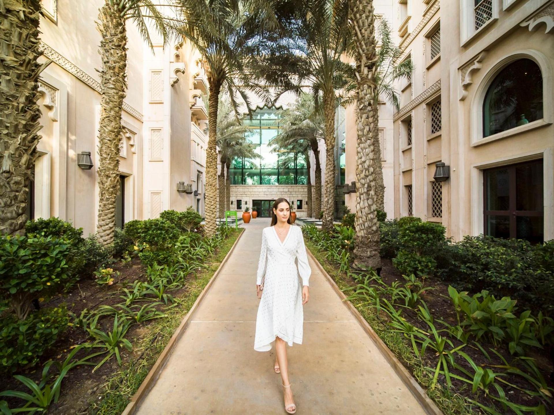 Jumeirah Al Qasr Dubai - Photo 35