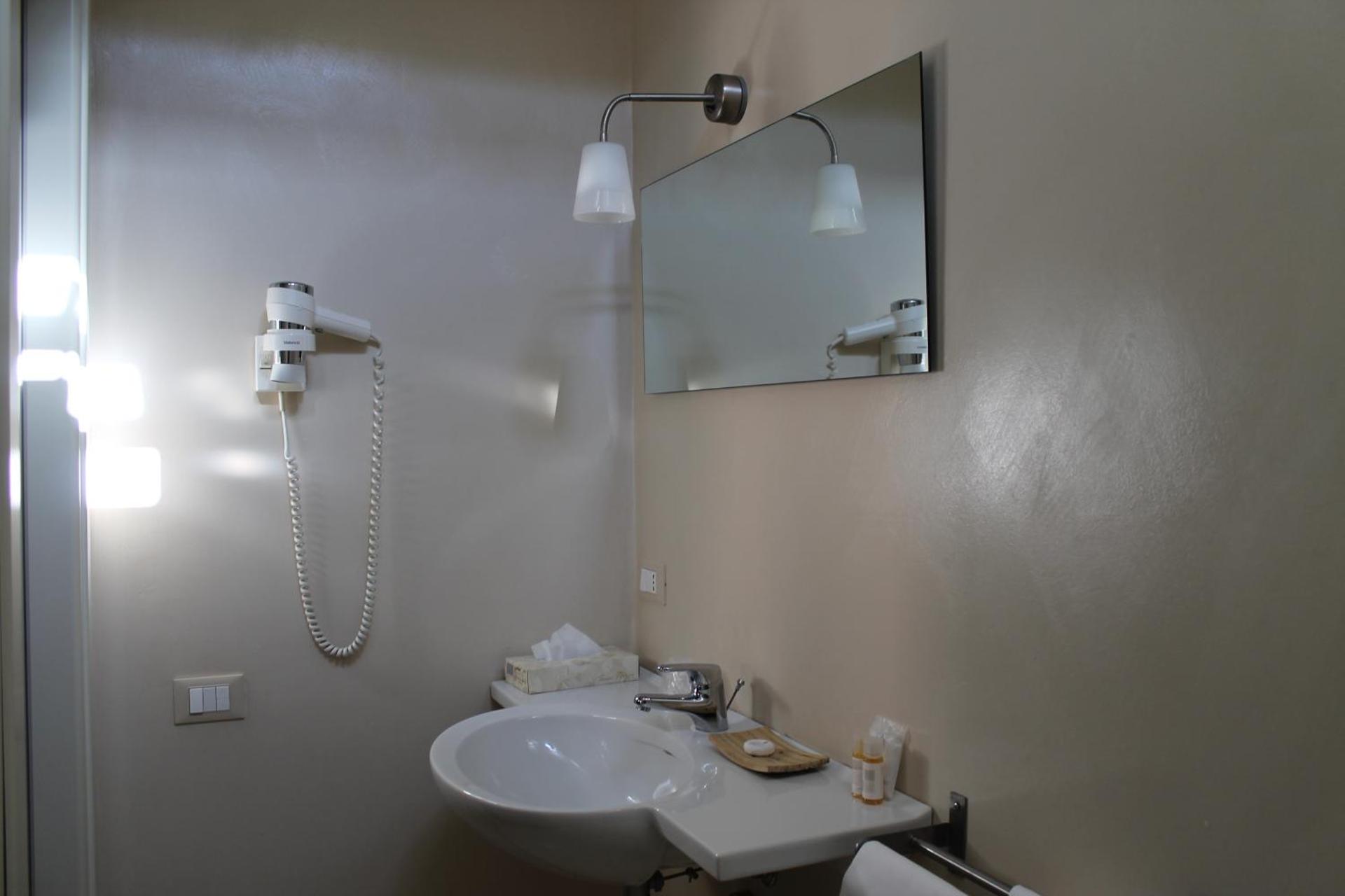 Hotel Touring - Photo 16