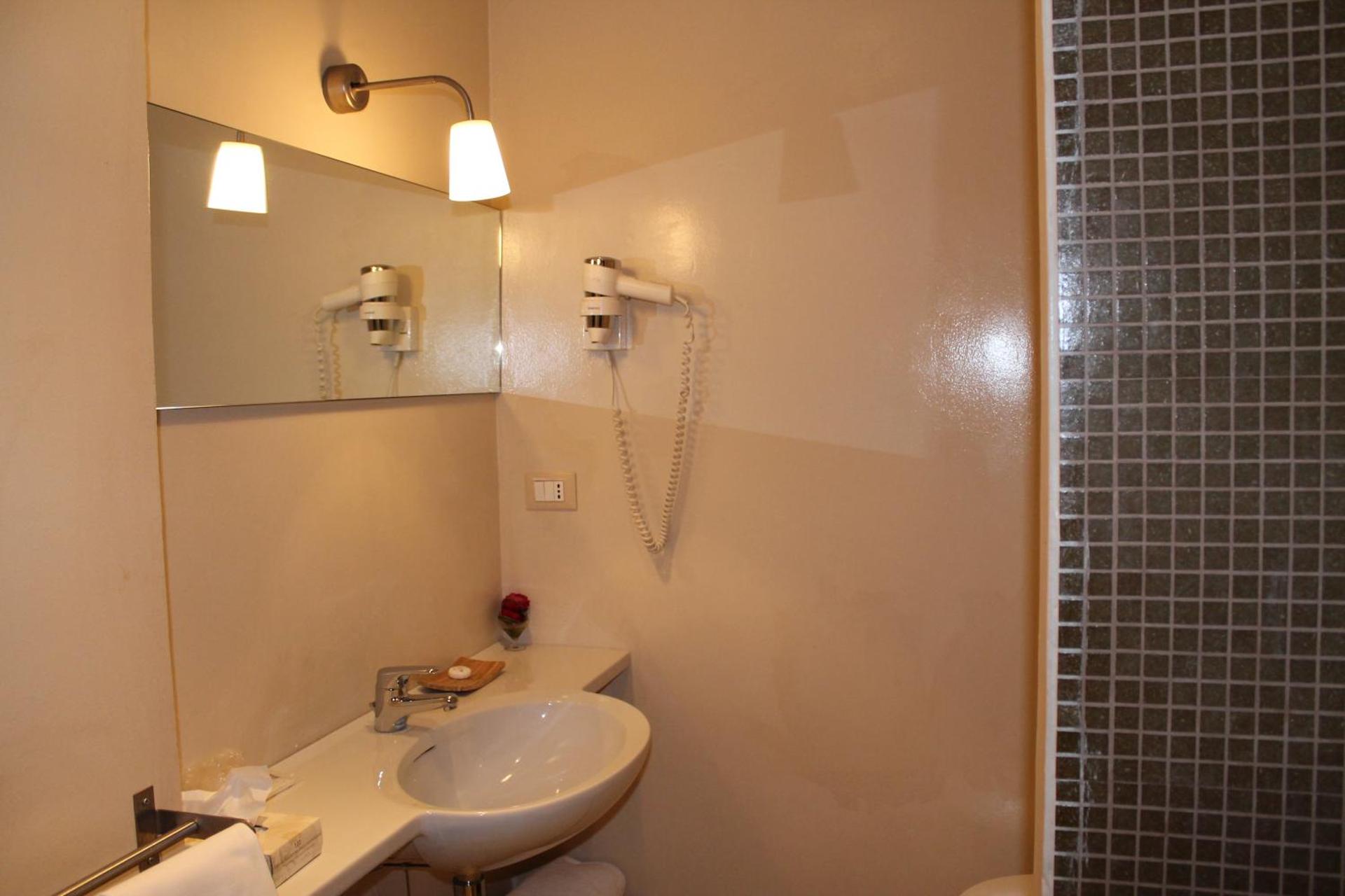 Hotel Touring - Photo 4